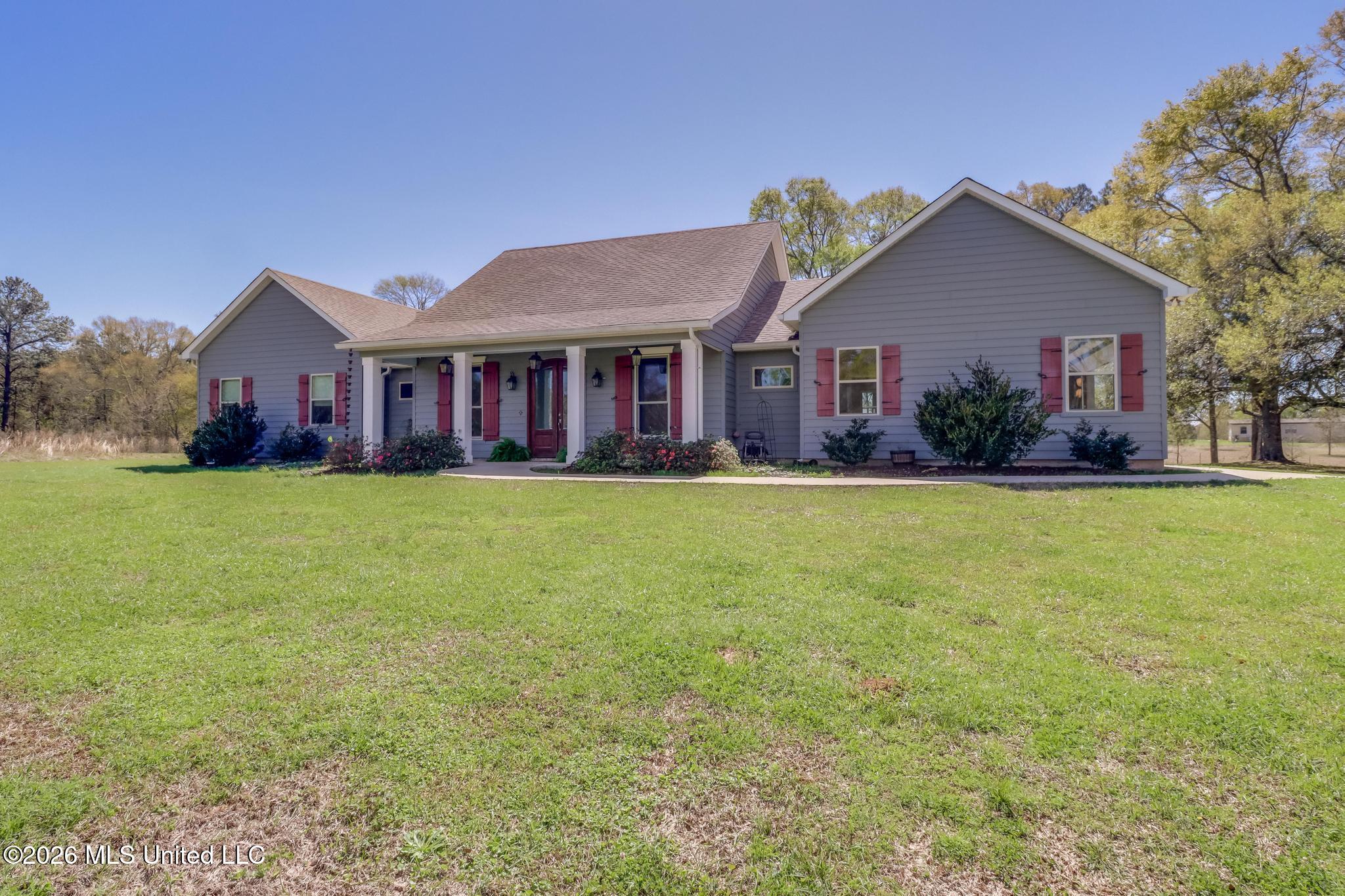 195 Pinecrest Drive Property Photo 3