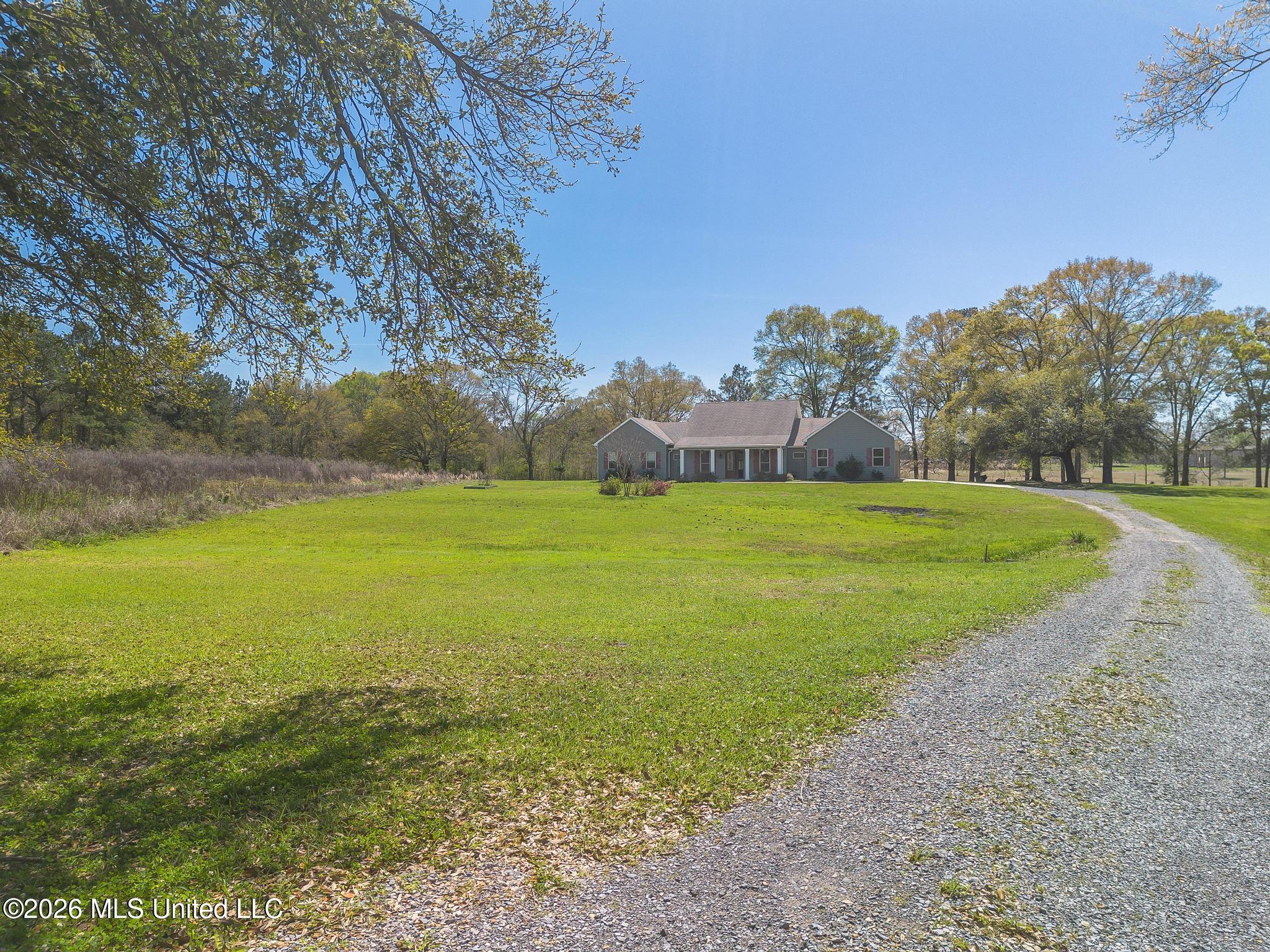 195 Pinecrest Drive Property Photo 4