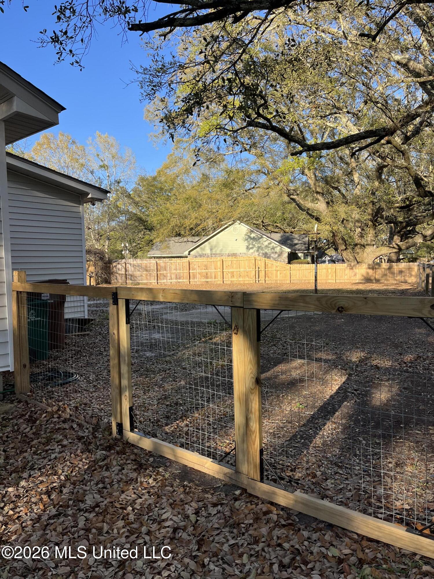 5554 Daugherty Road Property Photo 2