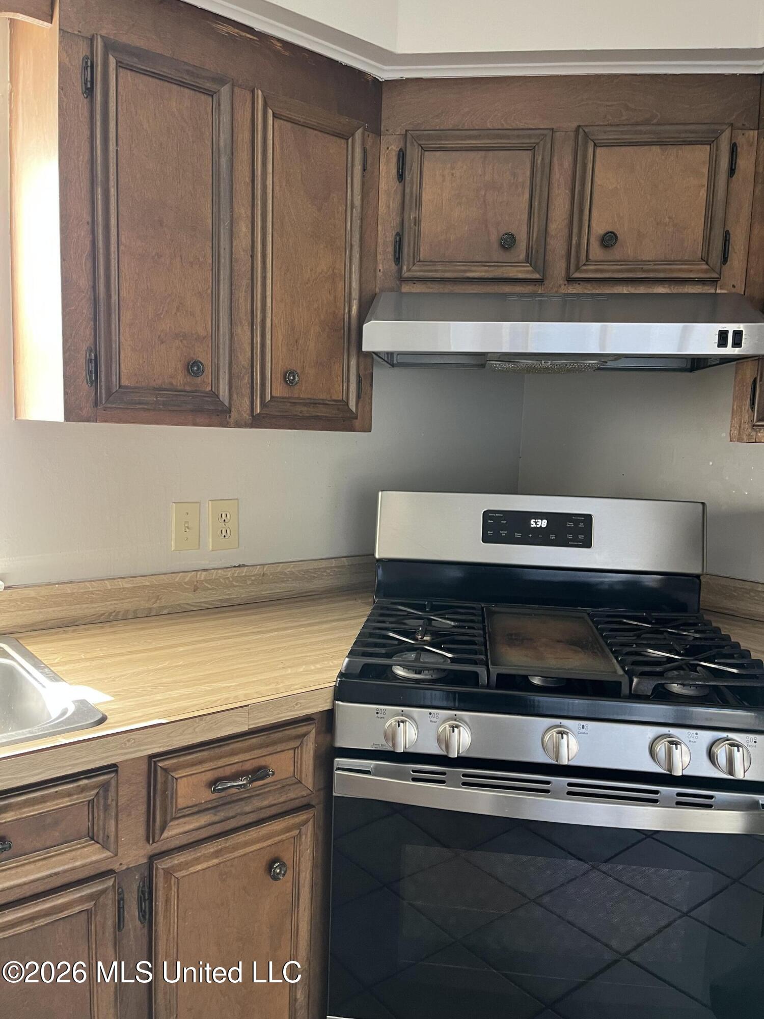 5554 Daugherty Road Property Photo 6