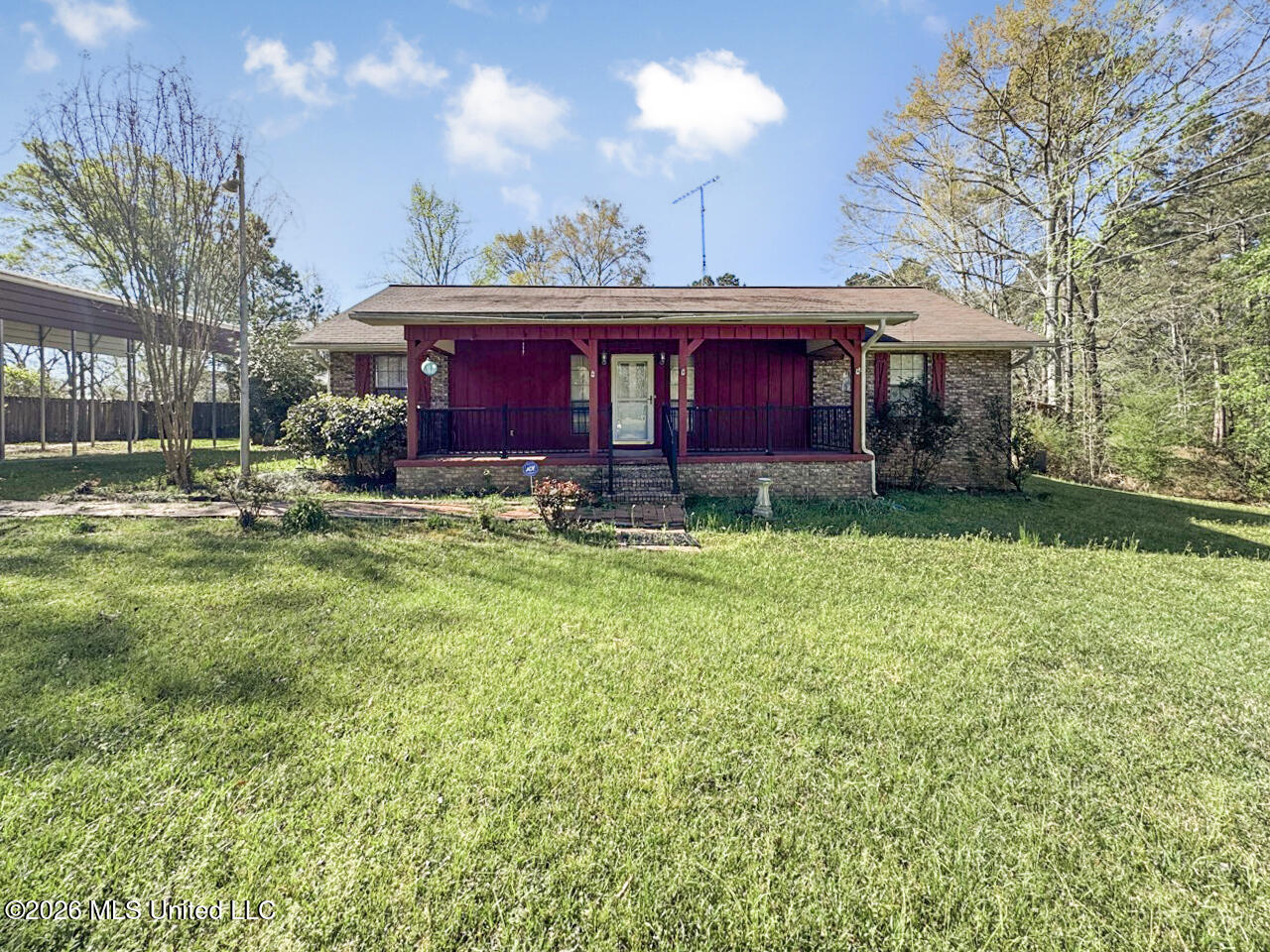 1560 Ne Bens Trail Property Photo 1