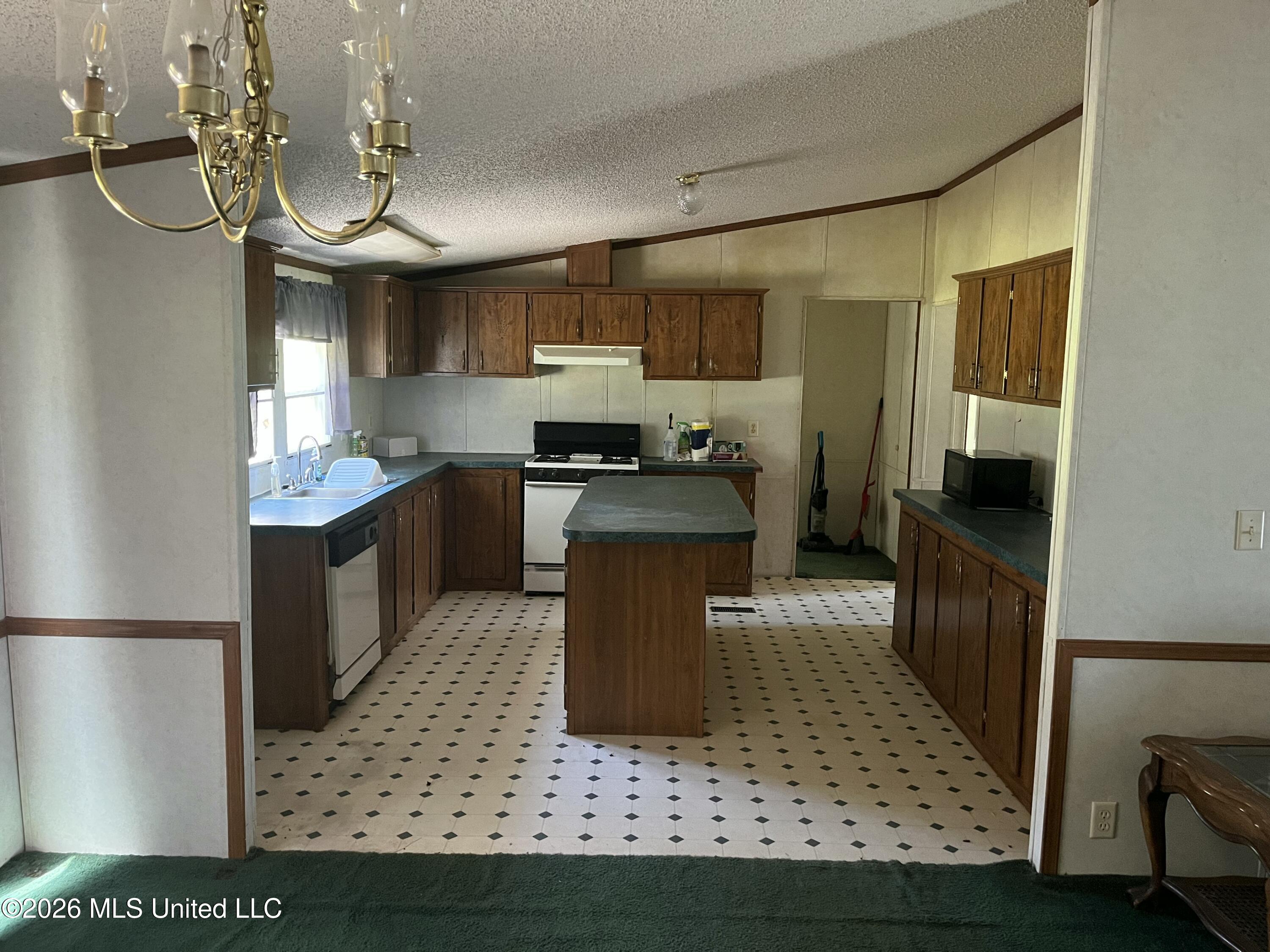 980 Tenner Road Property Photo 6