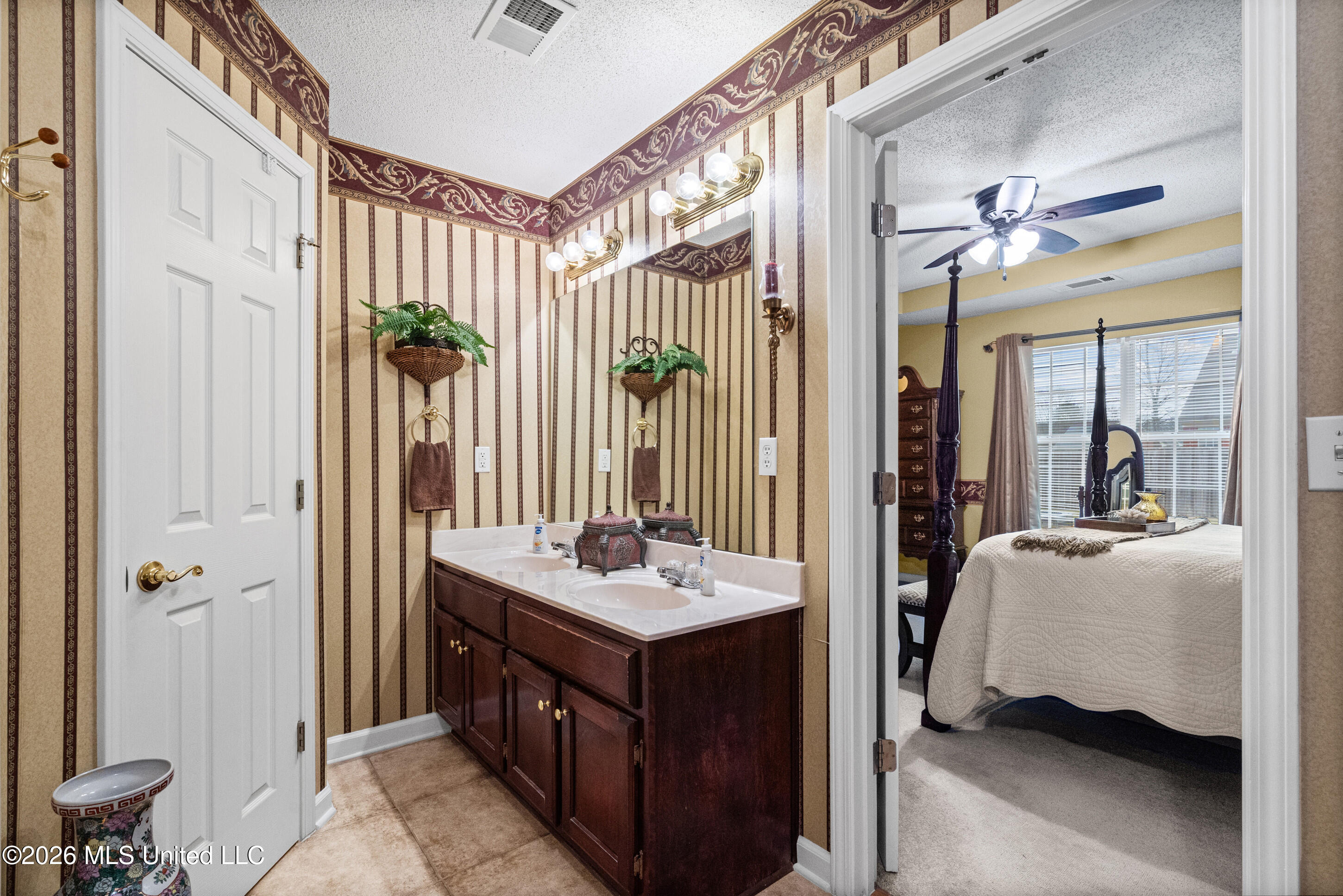 6546 Braybourne Main Property Photo 13