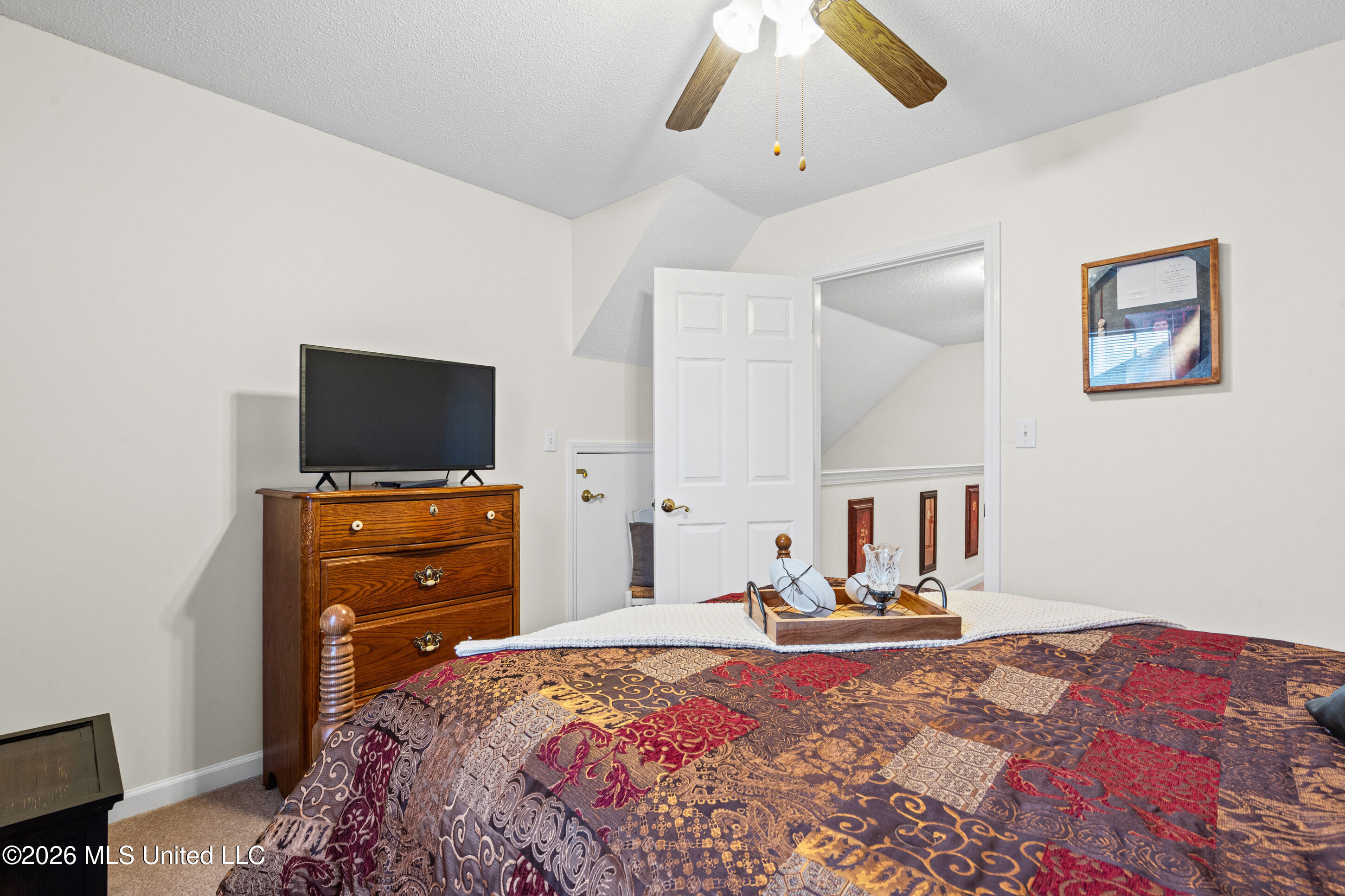 6546 Braybourne Main Property Photo 16