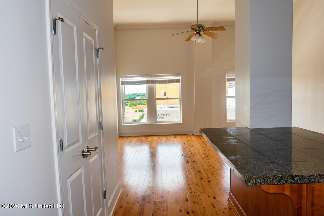 308 E Pearl Street Property Photo 4