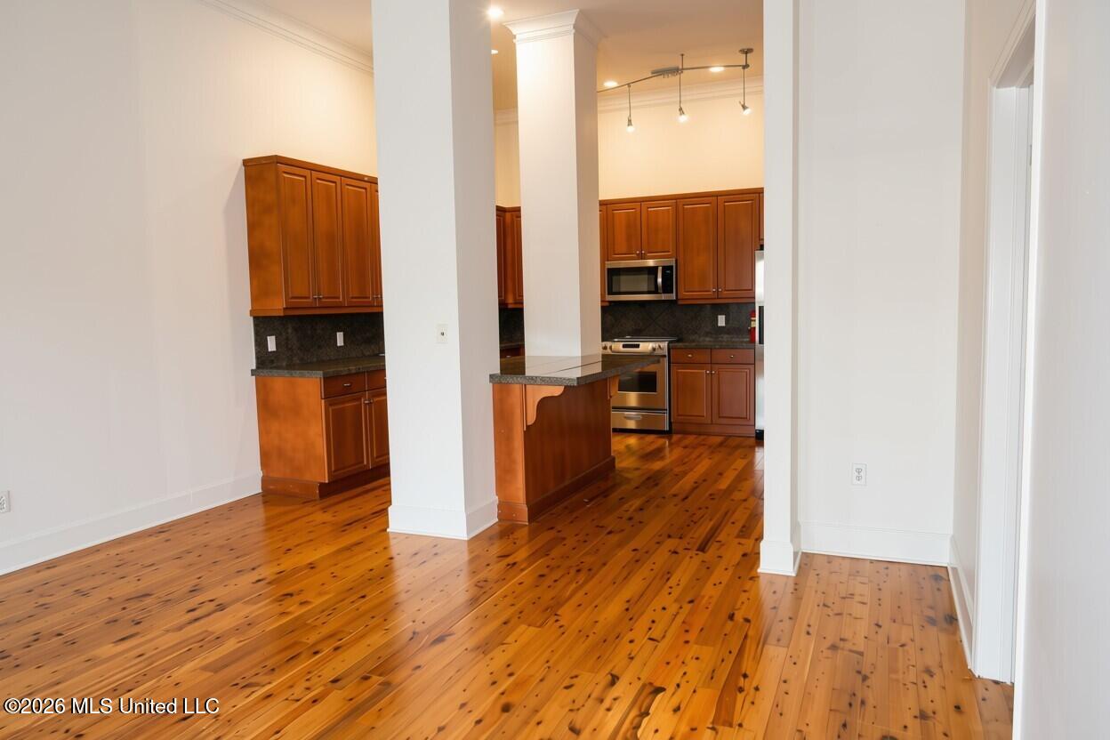 308 E Pearl Street Property Photo 5