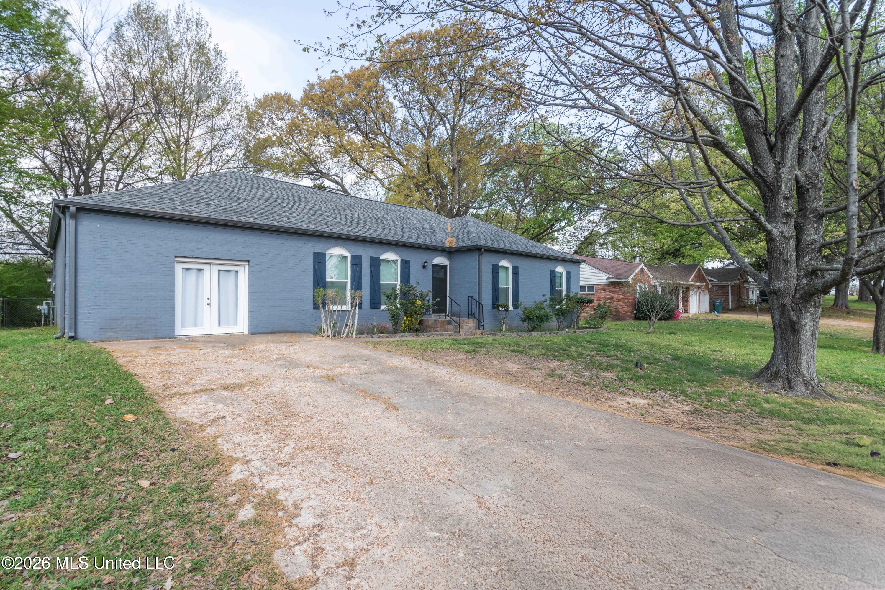 8761 Chesterfield Drive Property Photo 2