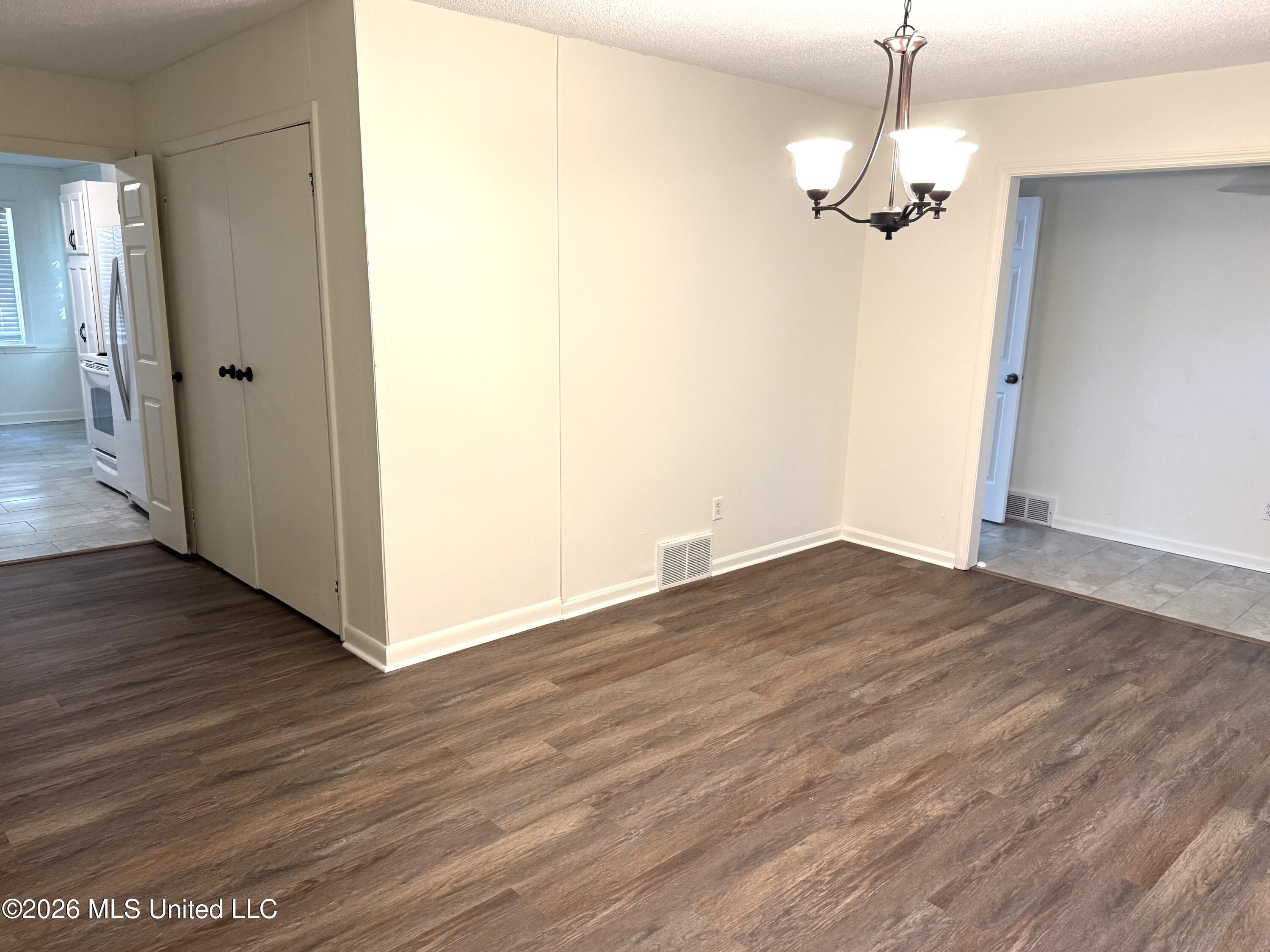8761 Chesterfield Drive Property Photo 12