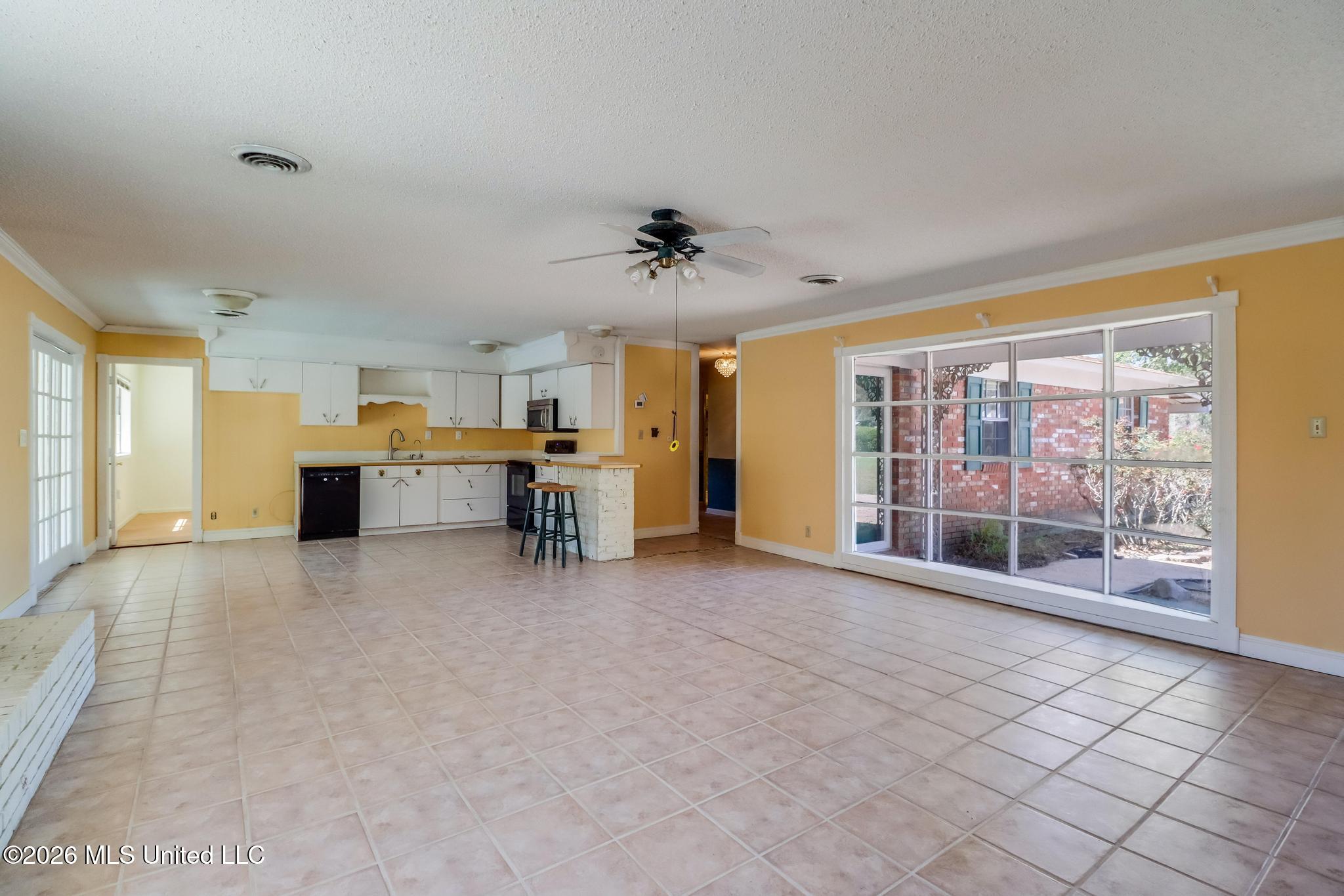 416 Howard Street Property Photo 8