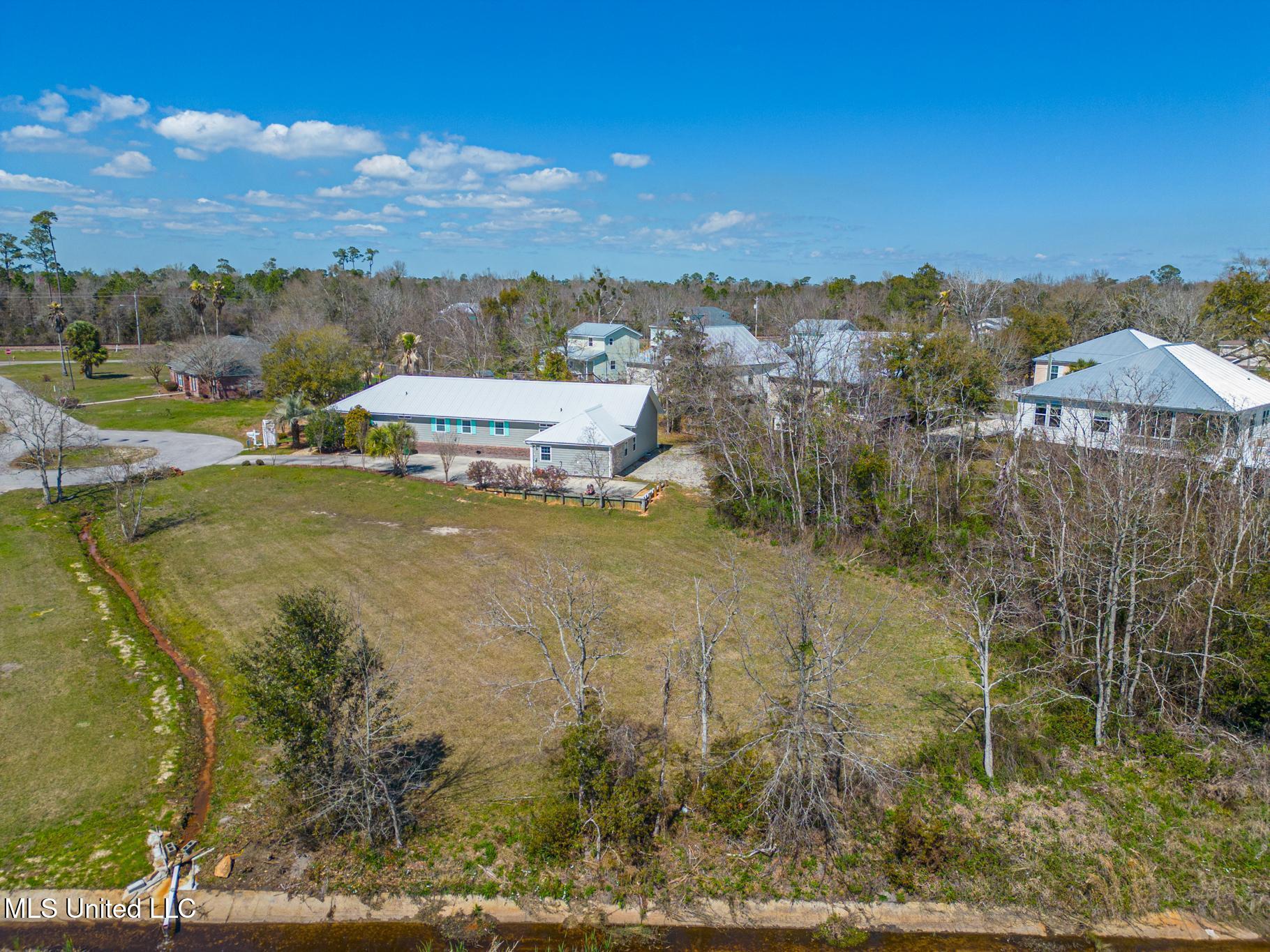 Adams Lane Property Photo 8