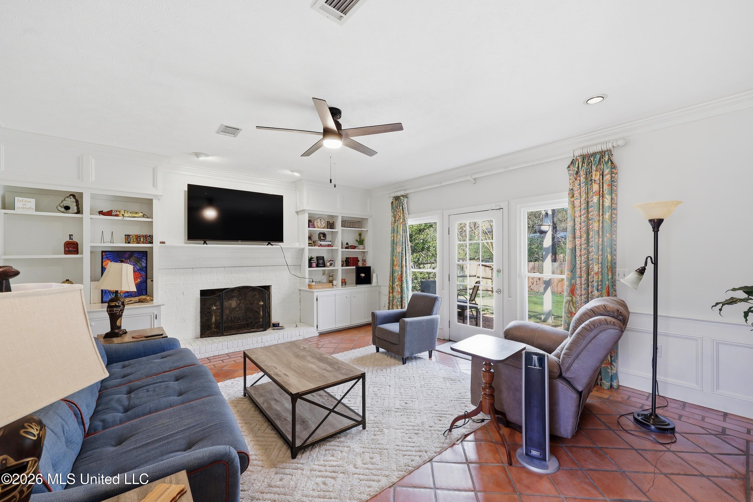 1036 Newland Street Property Photo 4