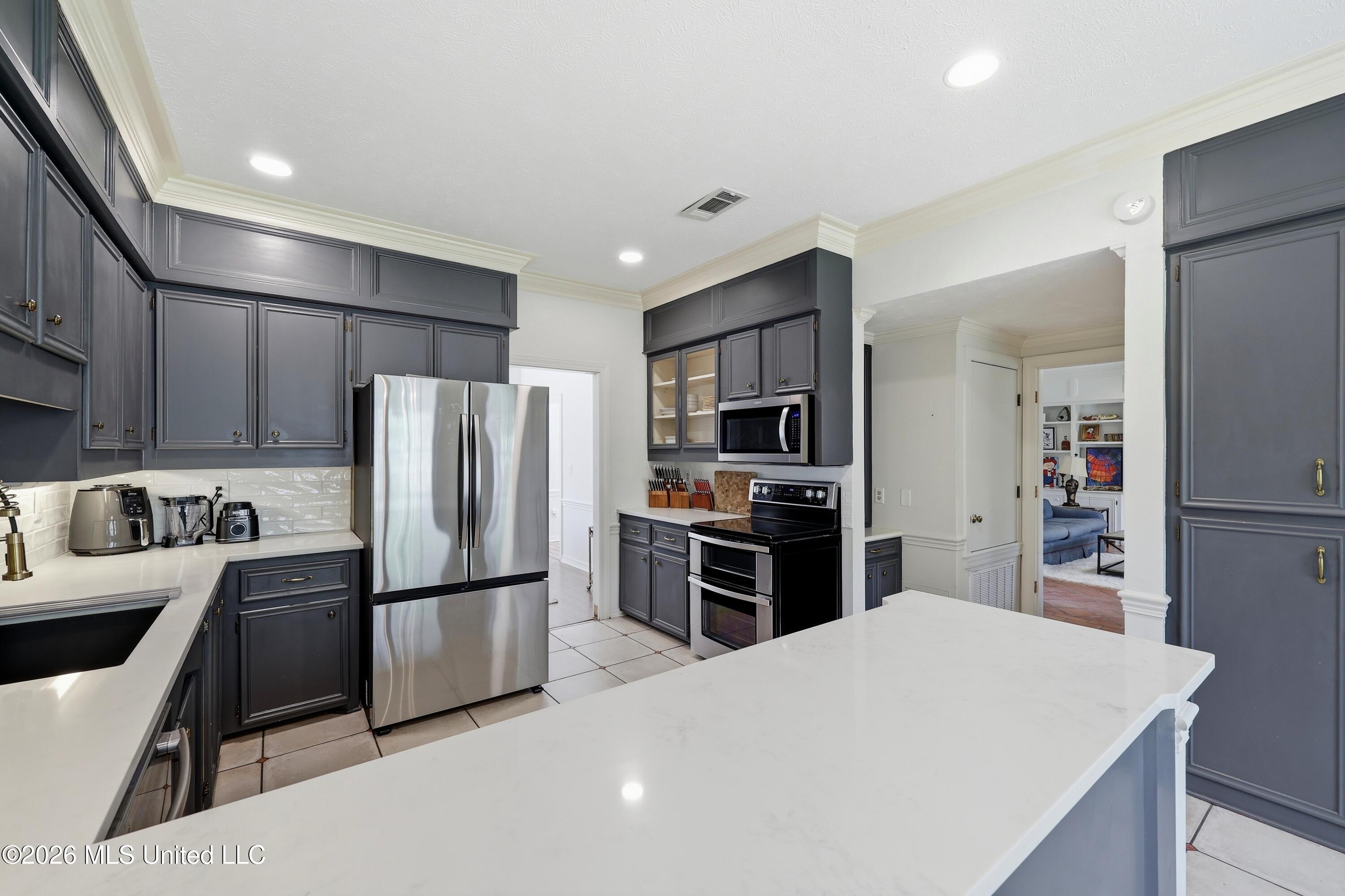 1036 Newland Street Property Photo 5