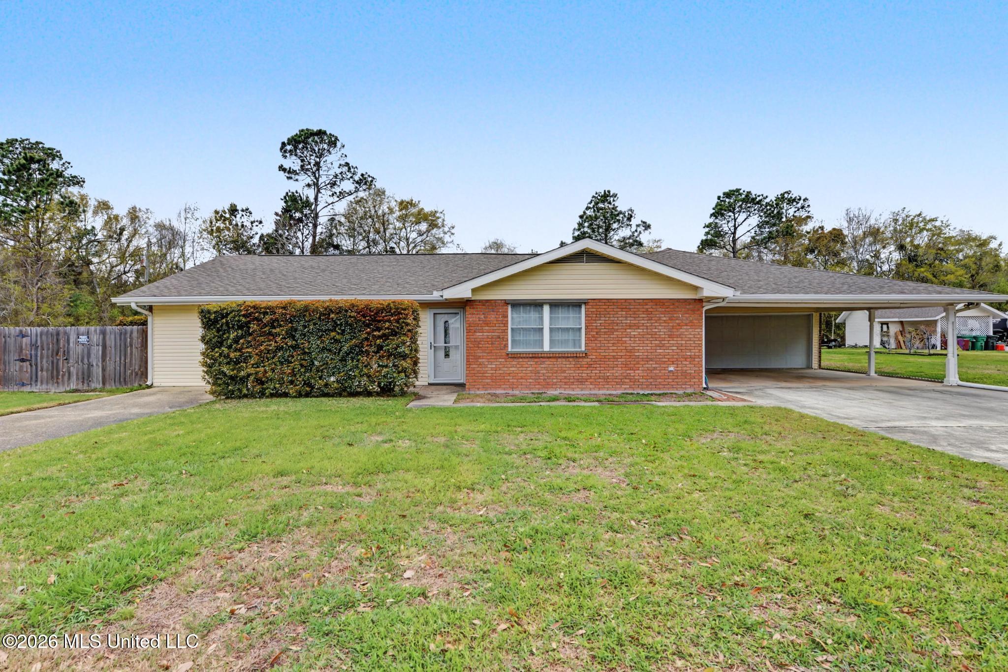 123 Espana Park Drive Property Photo 1