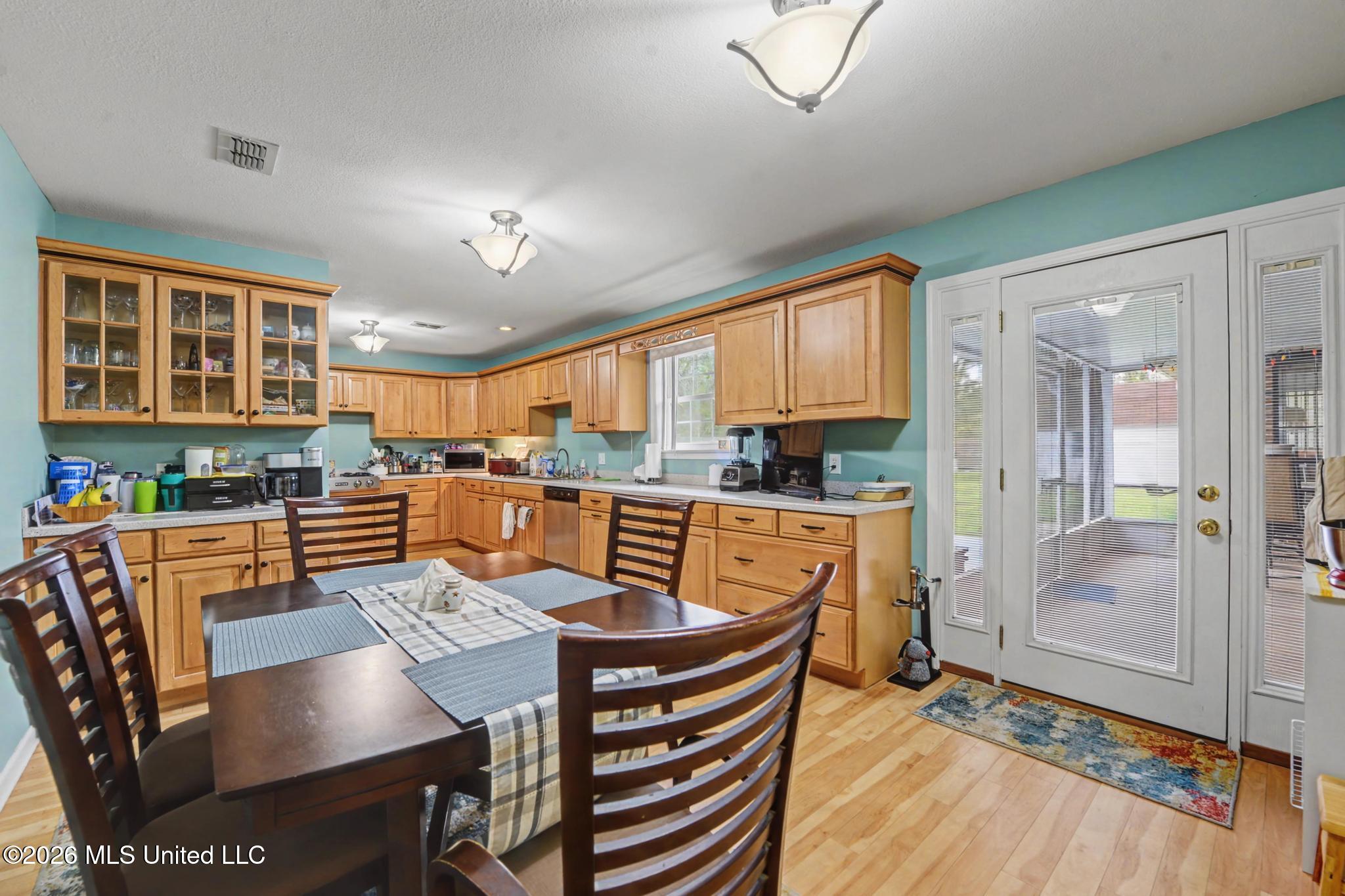 123 Espana Park Drive Property Photo 6
