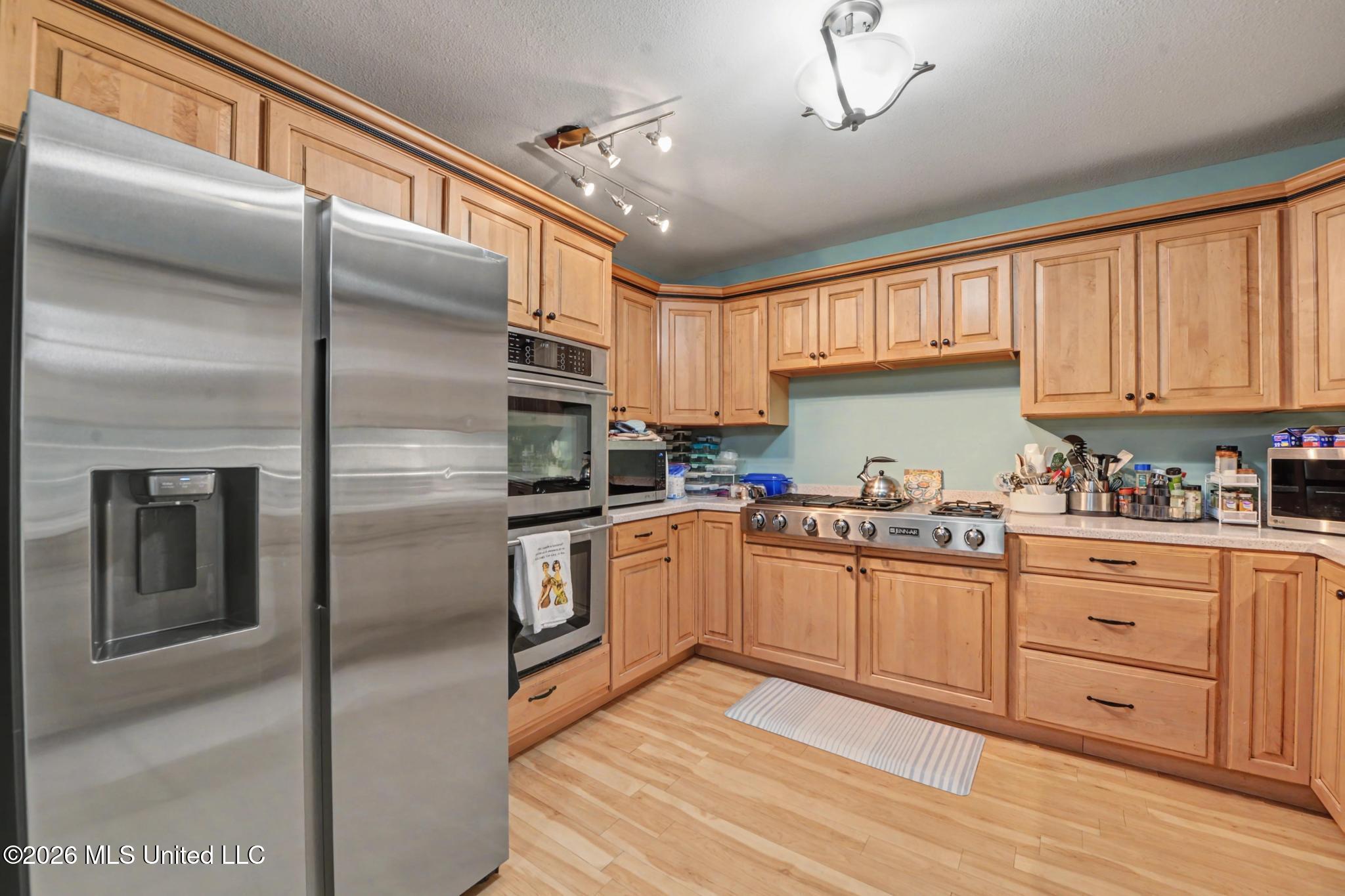 123 Espana Park Drive Property Photo 7