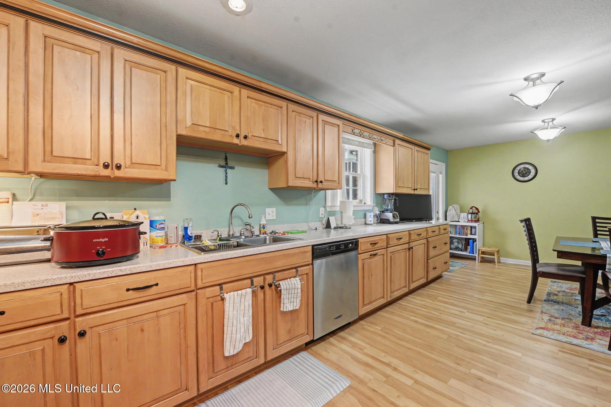 123 Espana Park Drive Property Photo 8