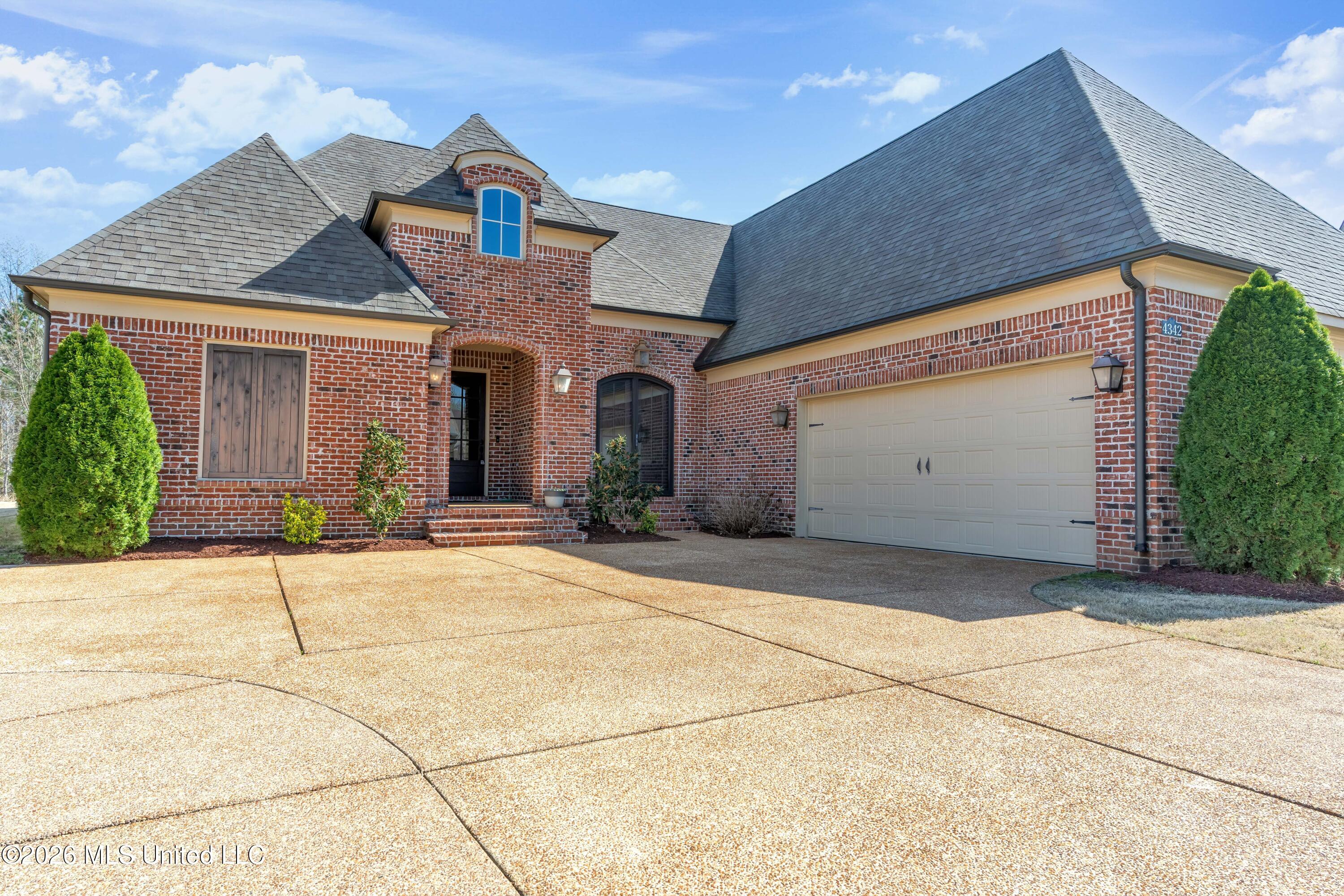 4342 E Robinson Loop Property Photo 2