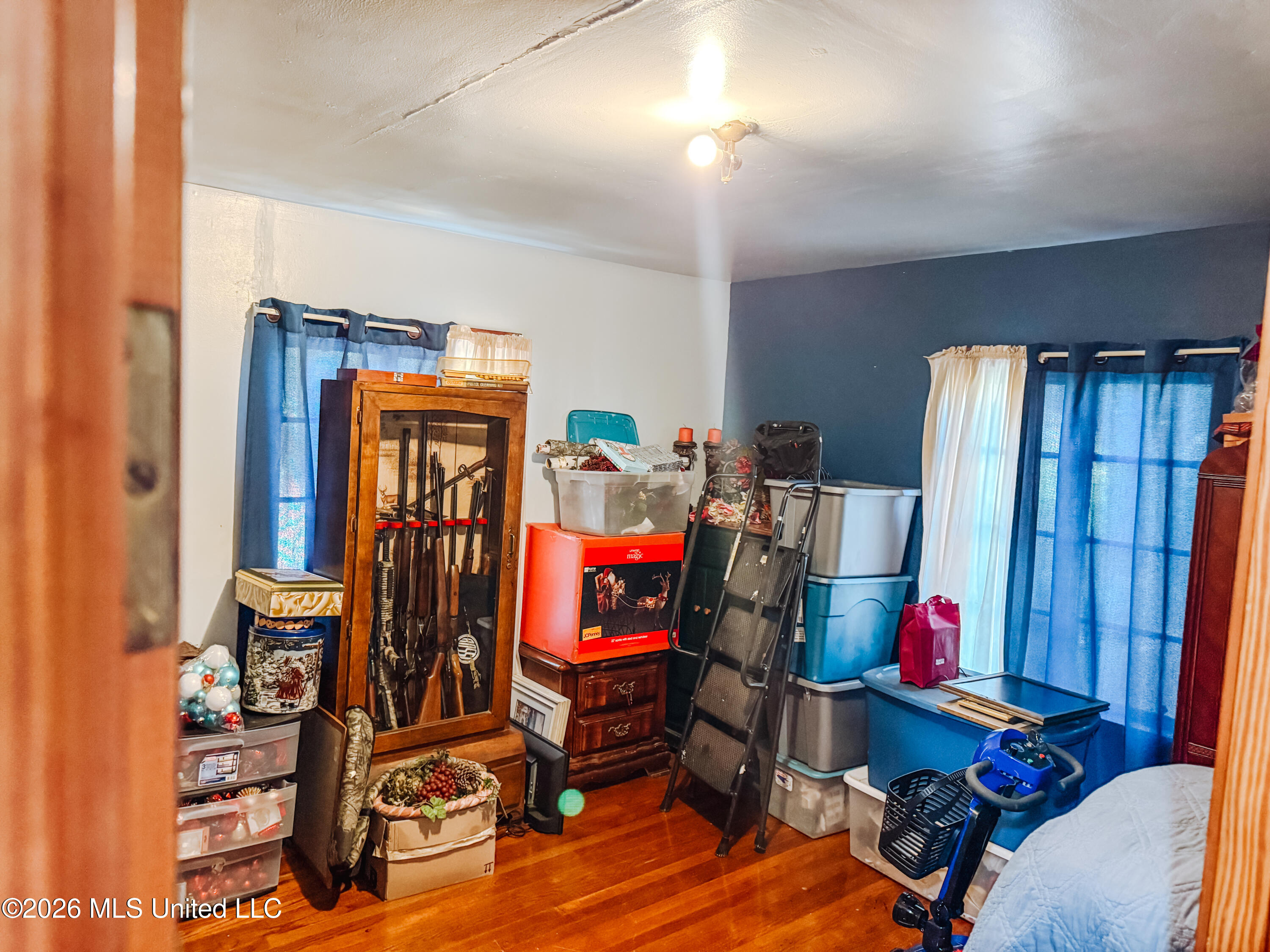 907 Grand Avenue Property Photo 33
