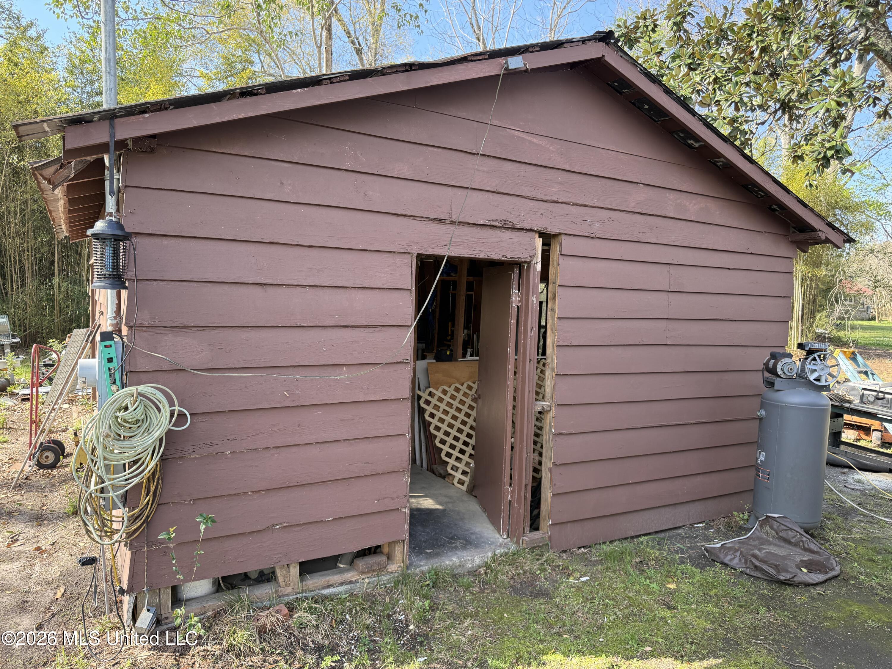 907 Grand Avenue Property Photo 43