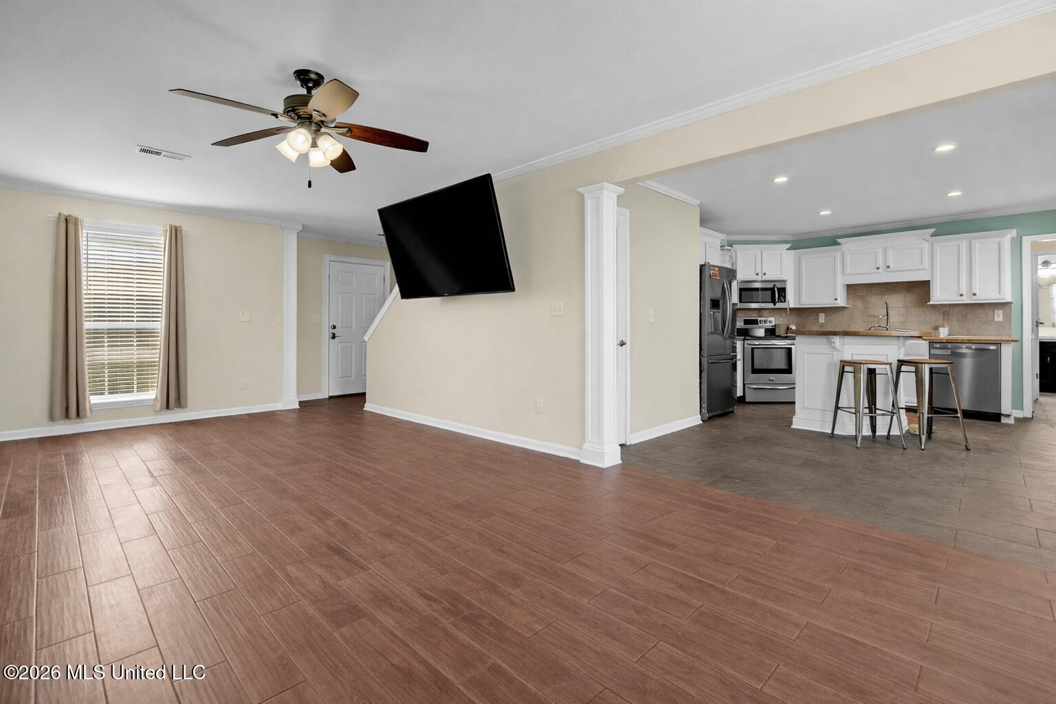 7090 Fox Creek Drive Property Photo 5