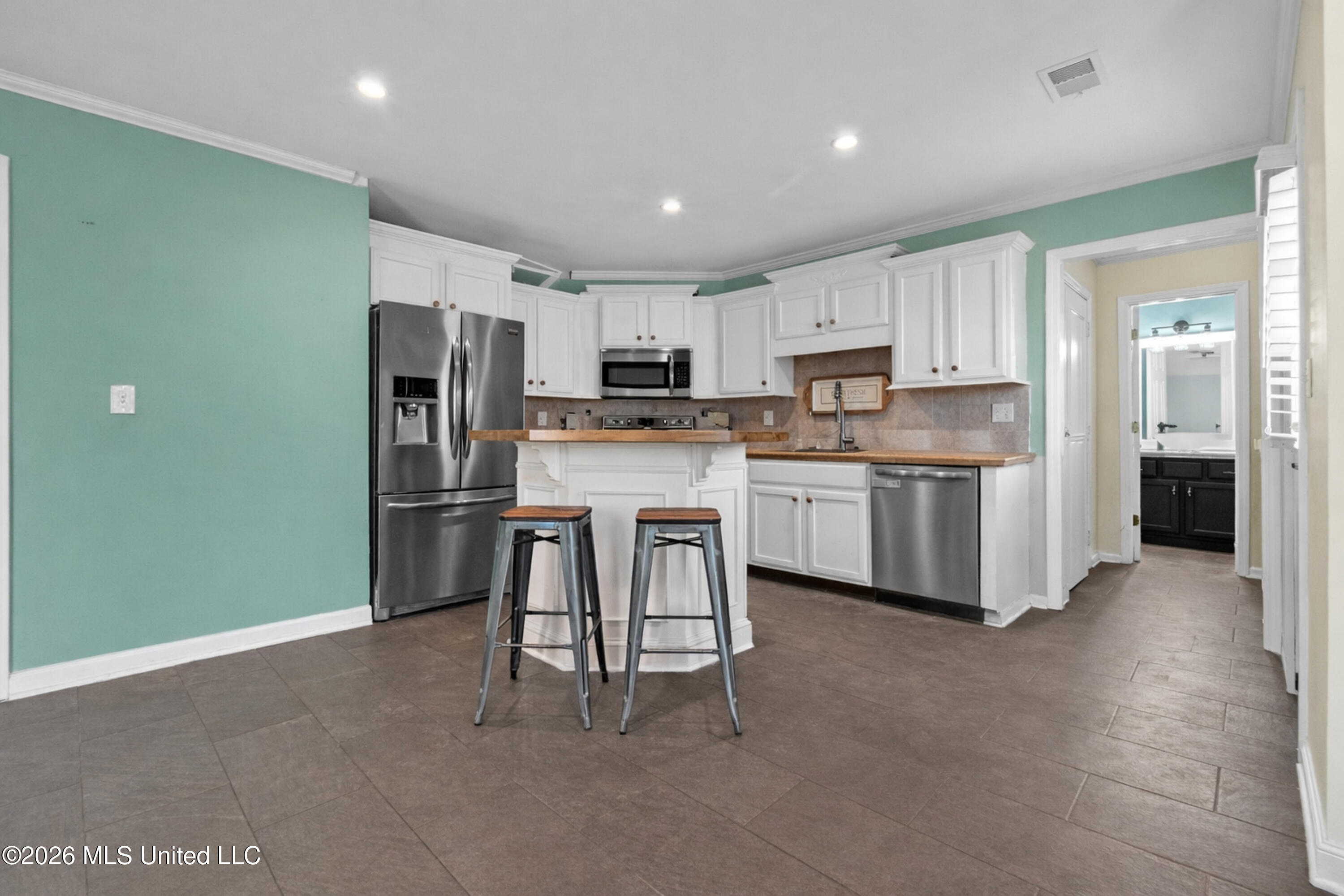 7090 Fox Creek Drive Property Photo 7