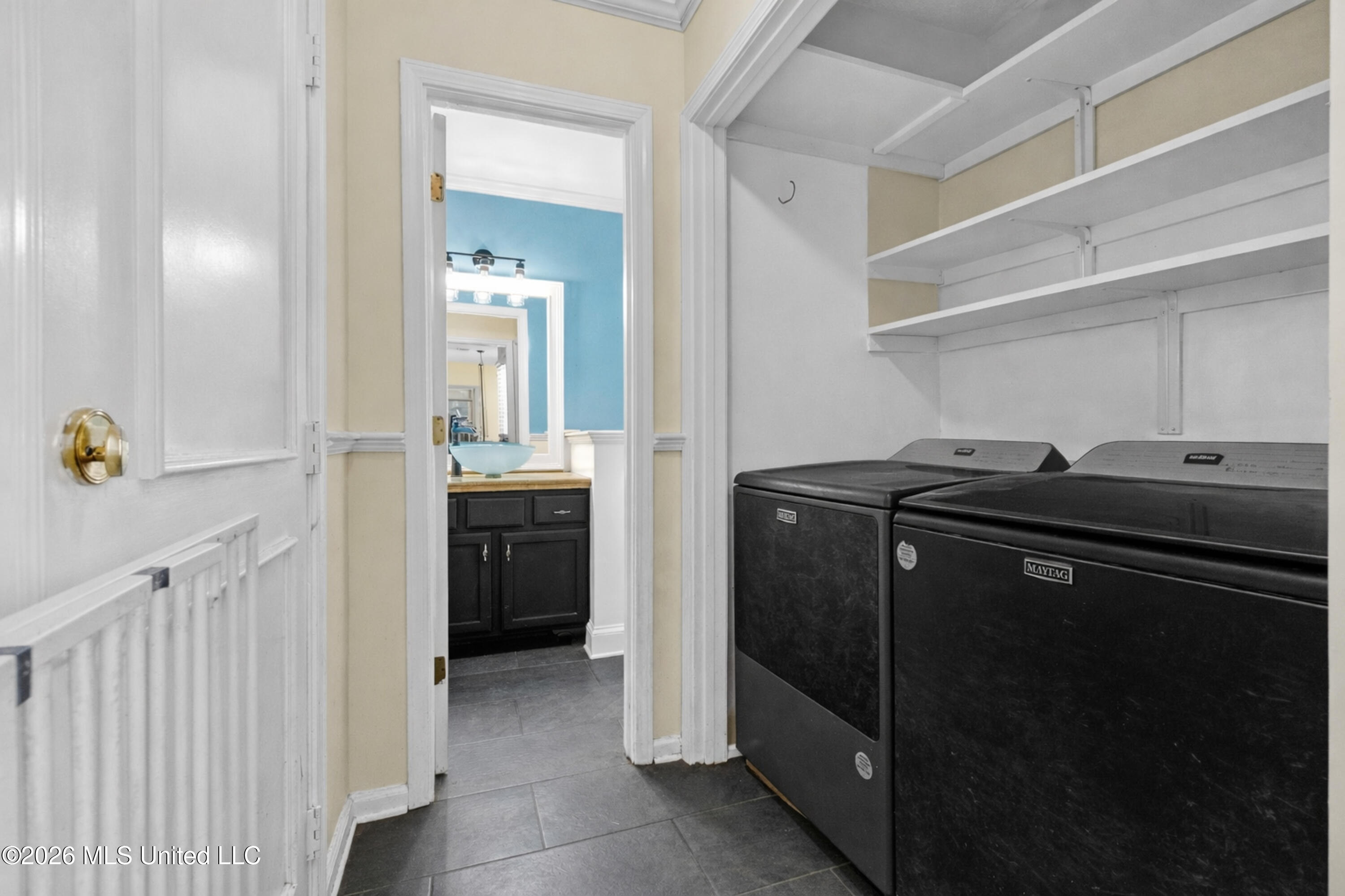 7090 Fox Creek Drive Property Photo 11