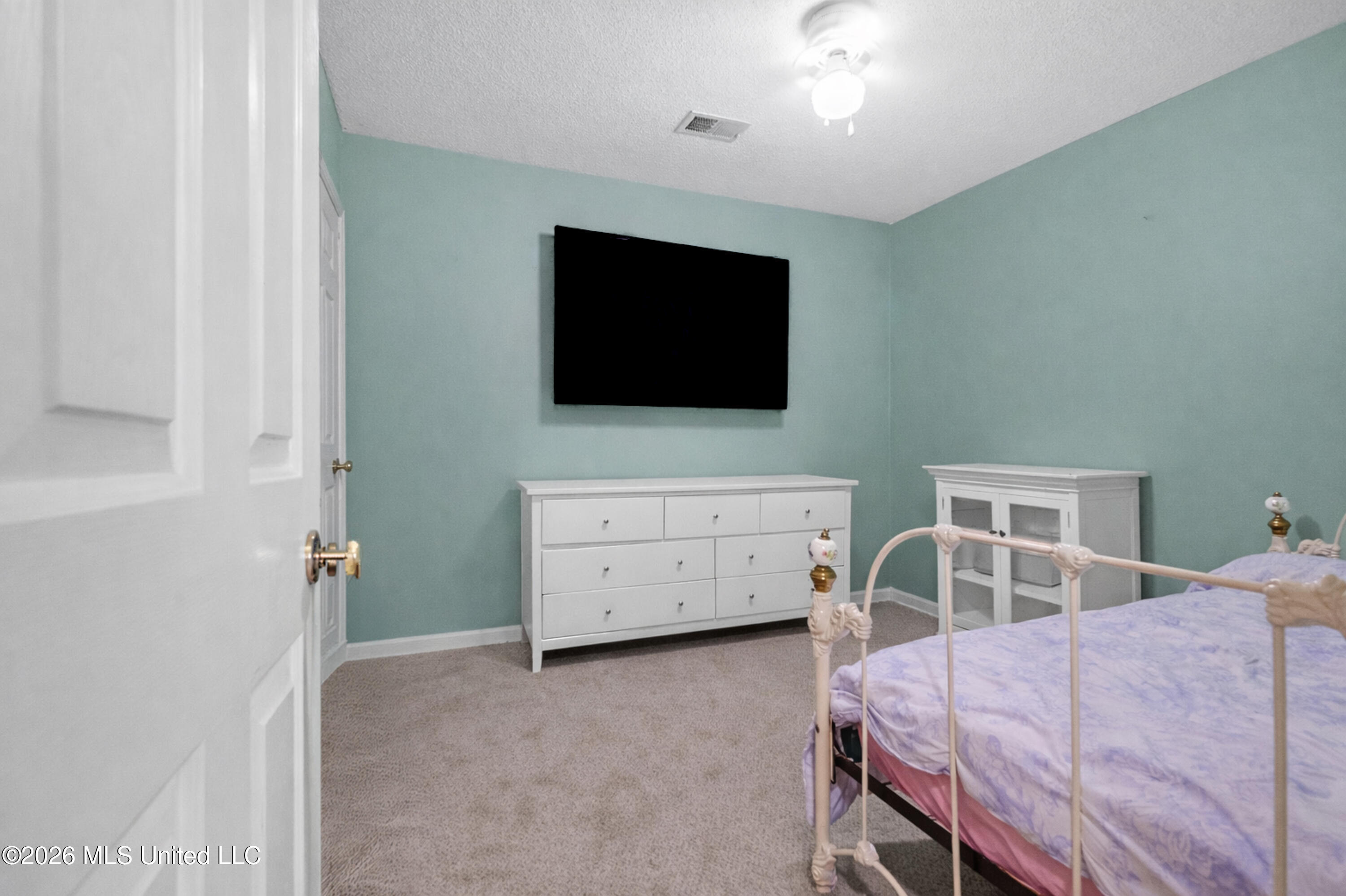 7090 Fox Creek Drive Property Photo 12