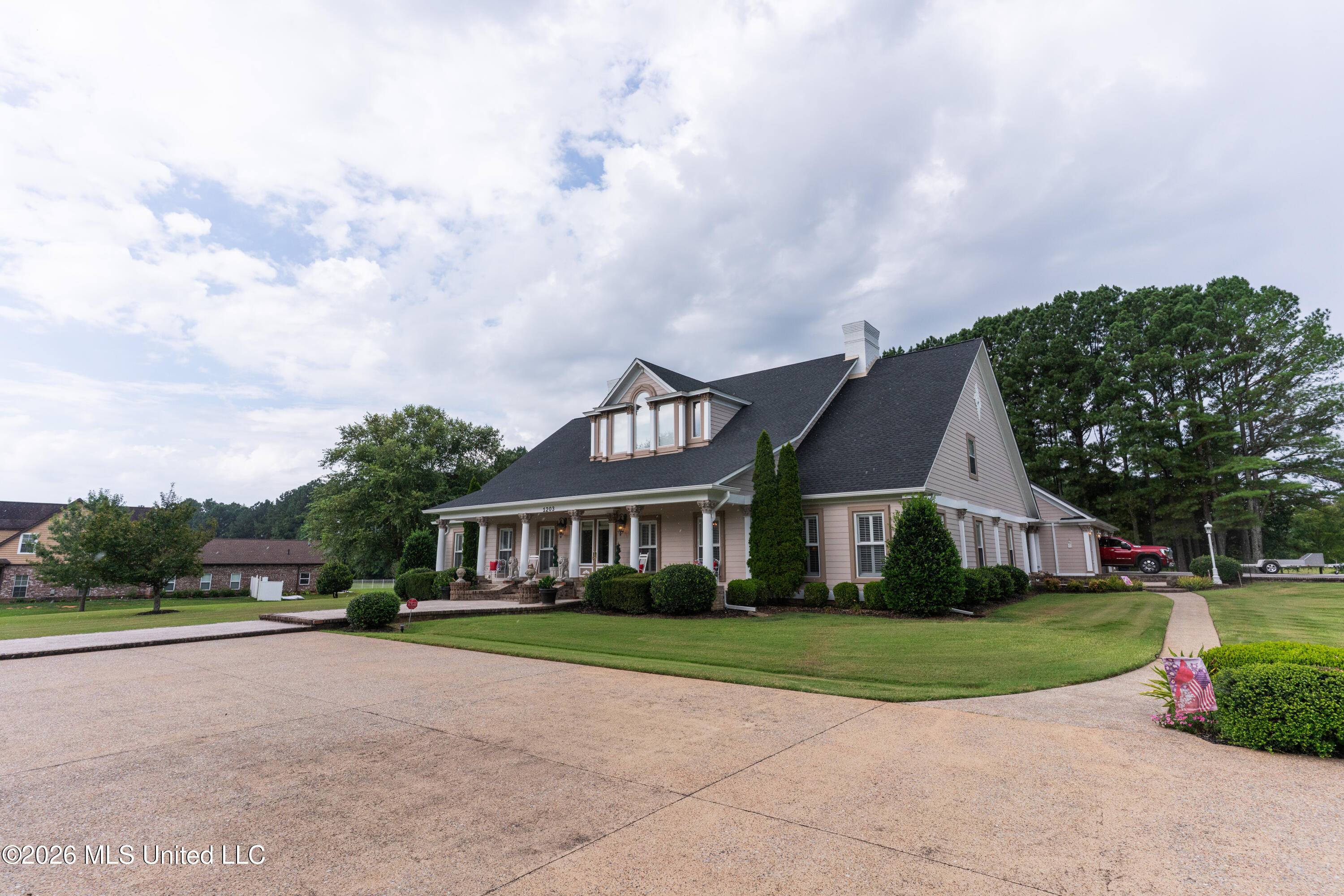 1203 Pine Lake Drive Property Photo 3