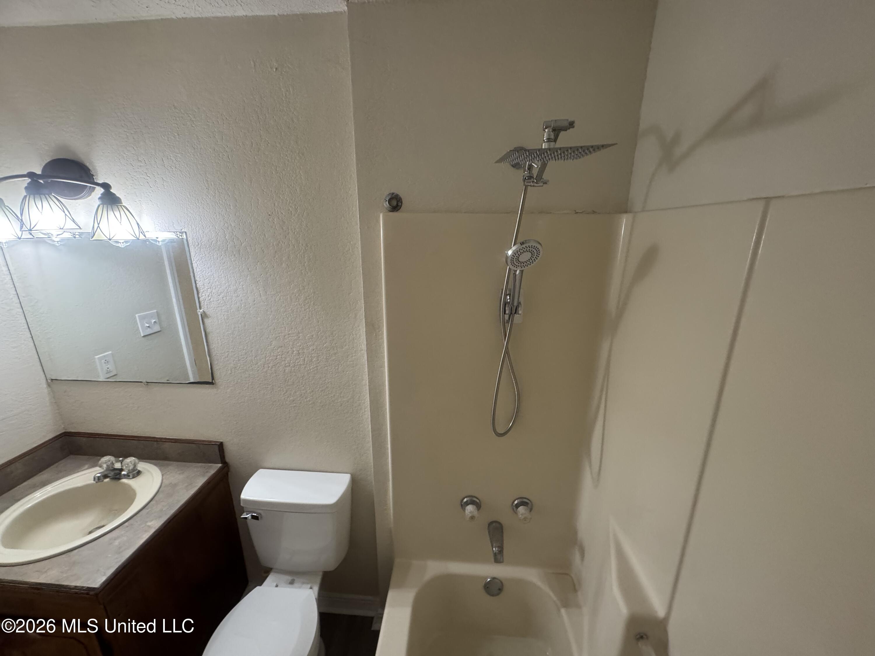 108 A B Thompson Street Property Photo 5