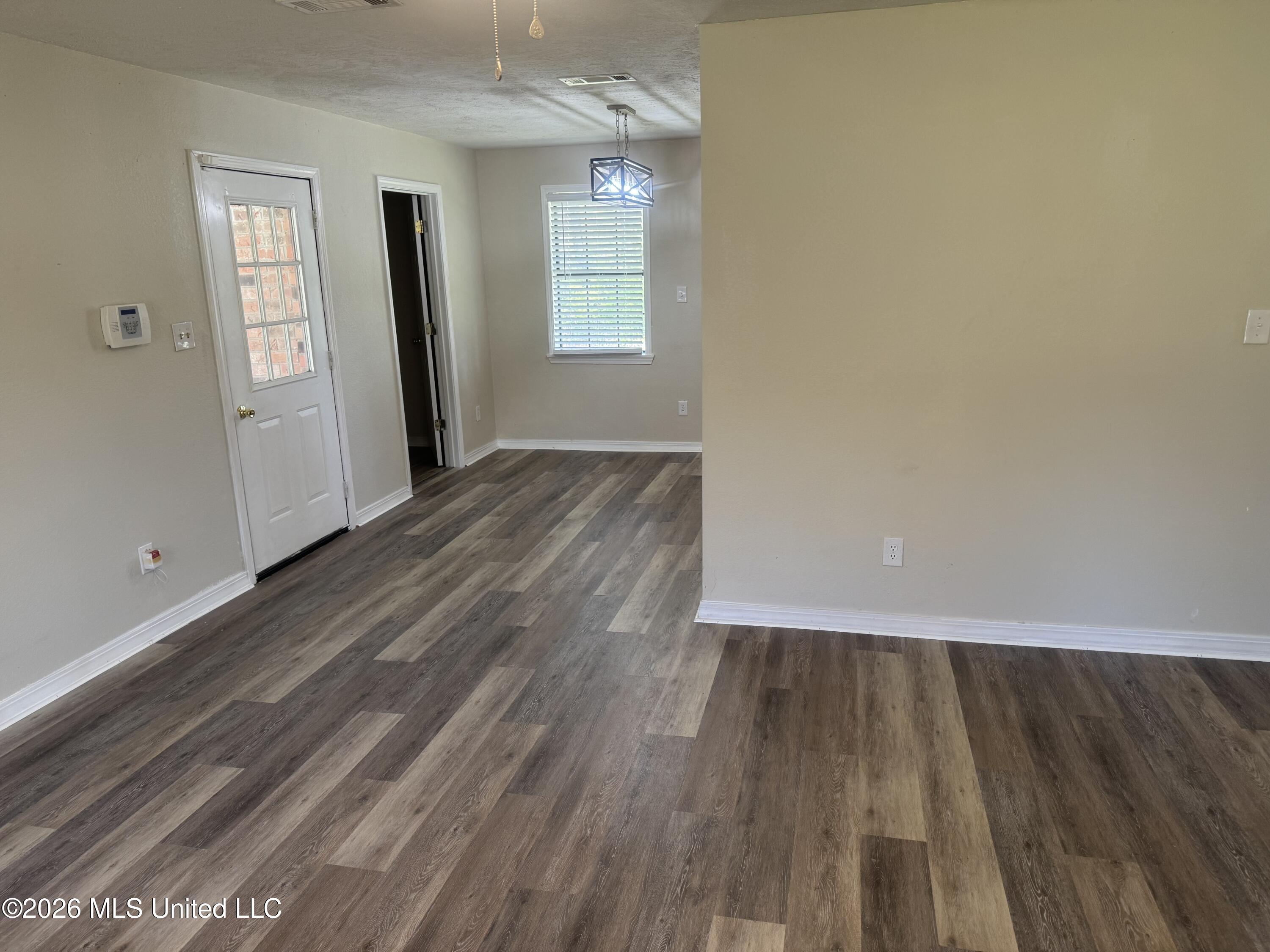 108 A B Thompson Street Property Photo 9