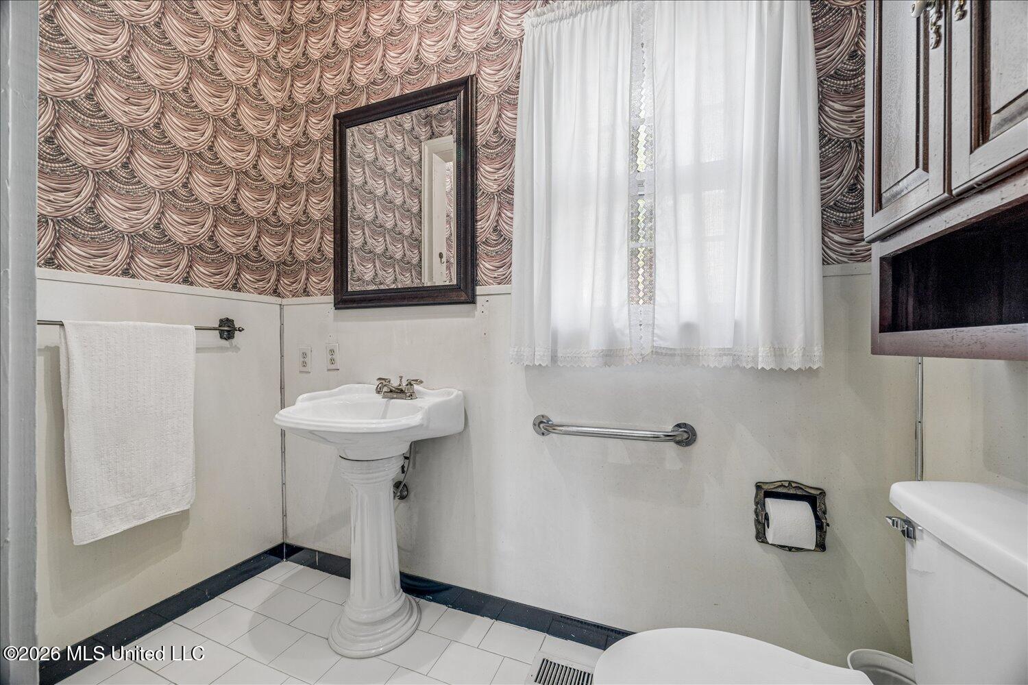 140 N Maury Street Property Photo 10