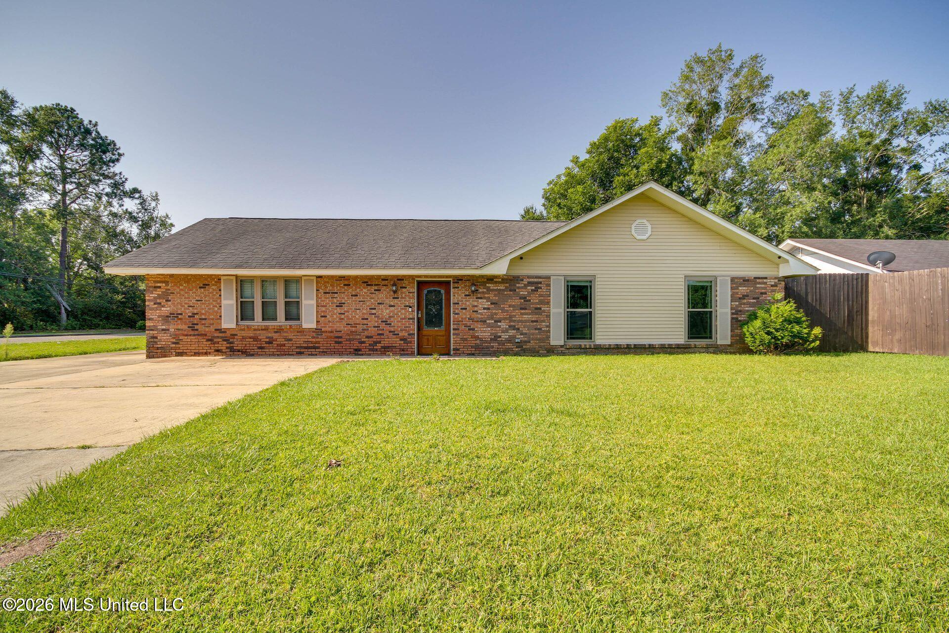 12424 Crestwood Drive Property Photo 1