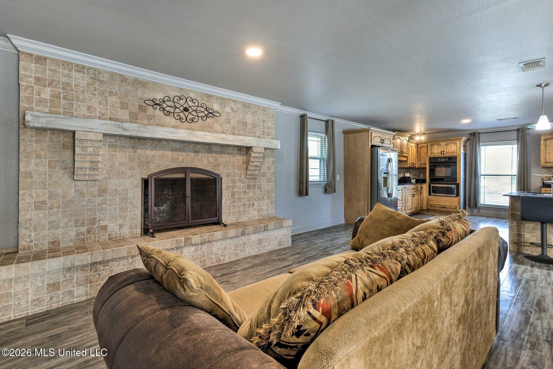 12424 Crestwood Drive Property Photo 6