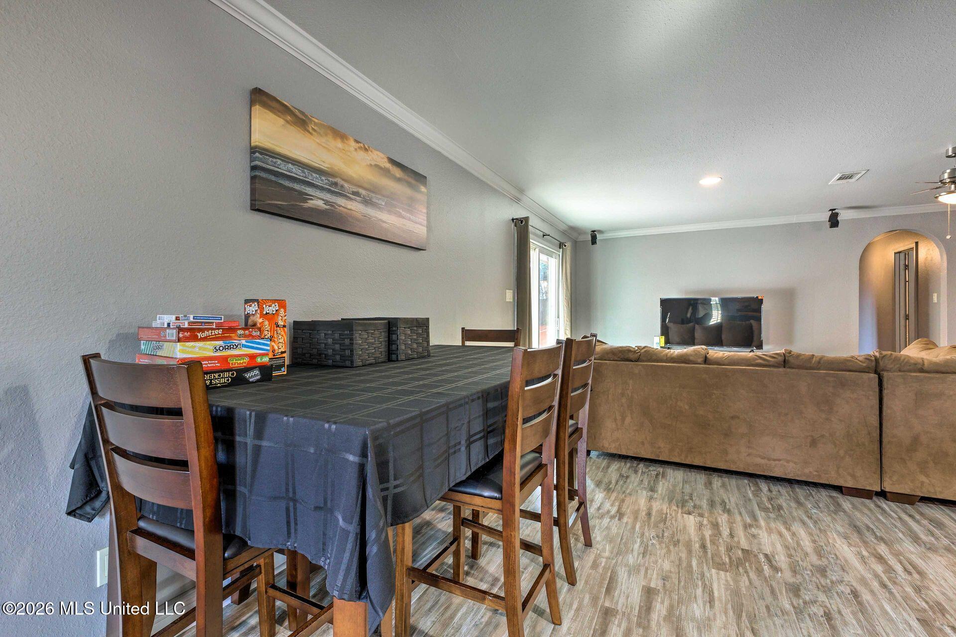 12424 Crestwood Drive Property Photo 7