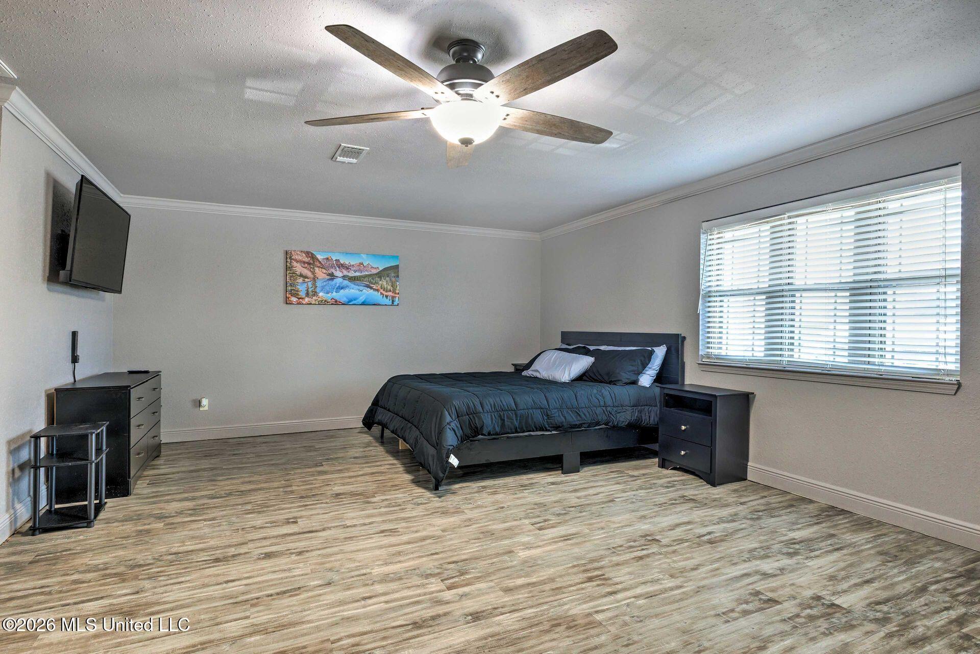 12424 Crestwood Drive Property Photo 11