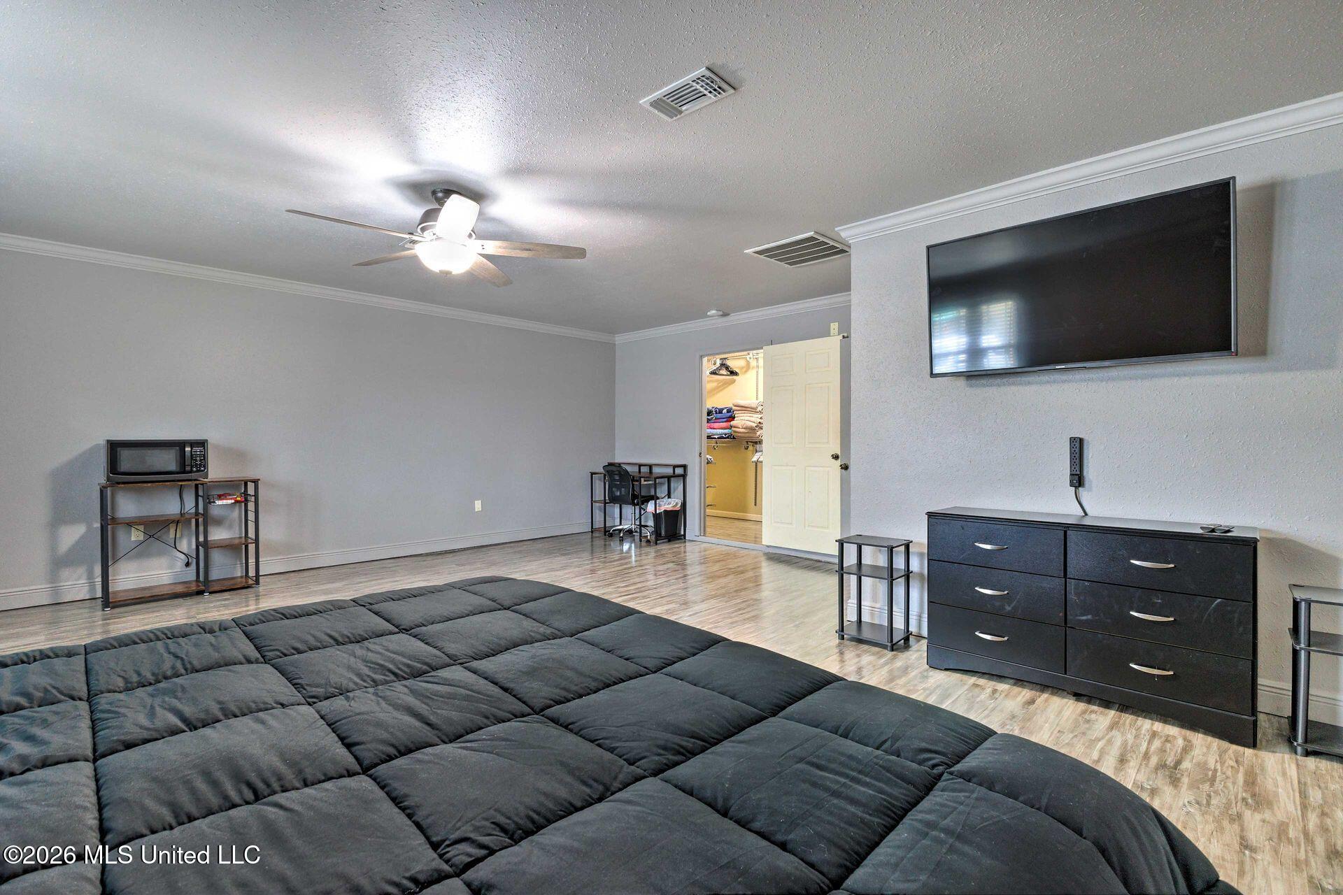 12424 Crestwood Drive Property Photo 12