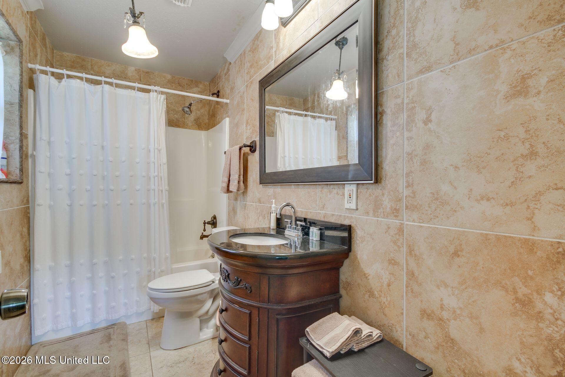 12424 Crestwood Drive Property Photo 17