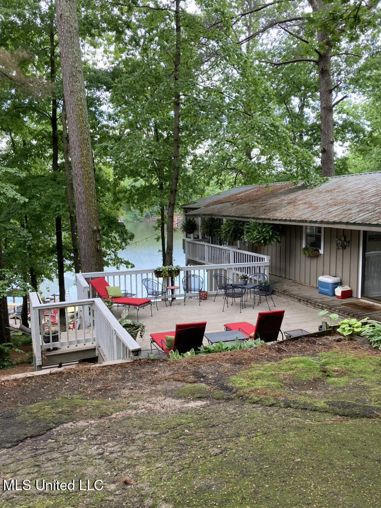 205 Snow Lake Drive Property Photo 1