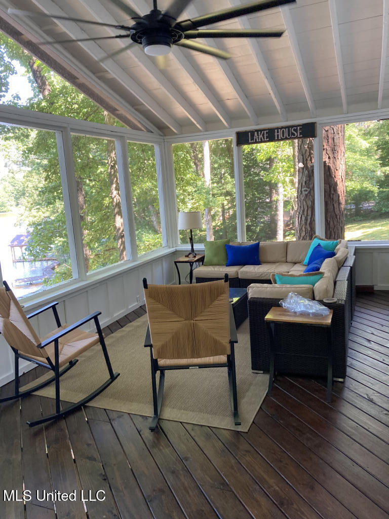 205 Snow Lake Drive Property Photo 14
