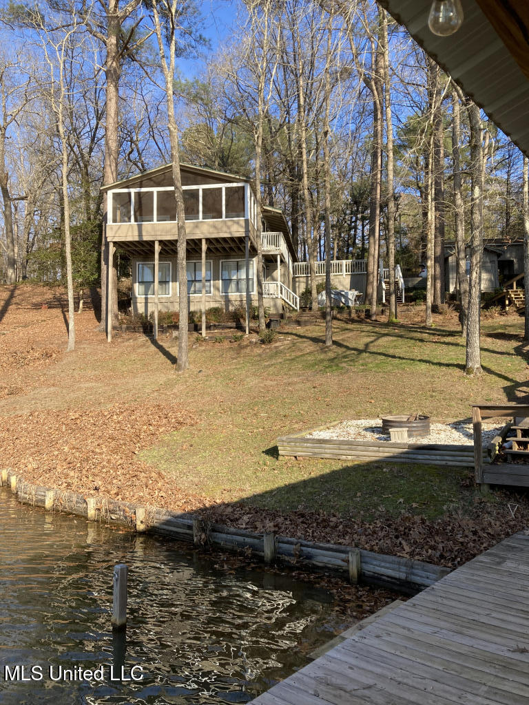 205 Snow Lake Drive Property Photo 16