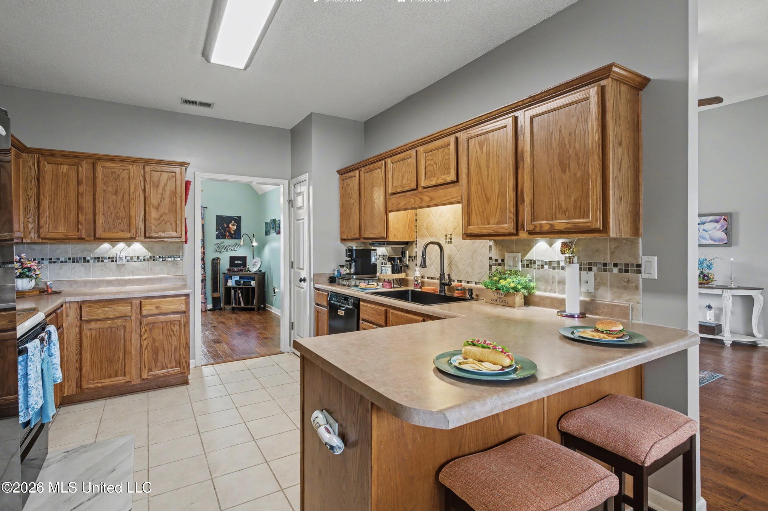 7741 Meadow Ridge Lane Property Photo 9