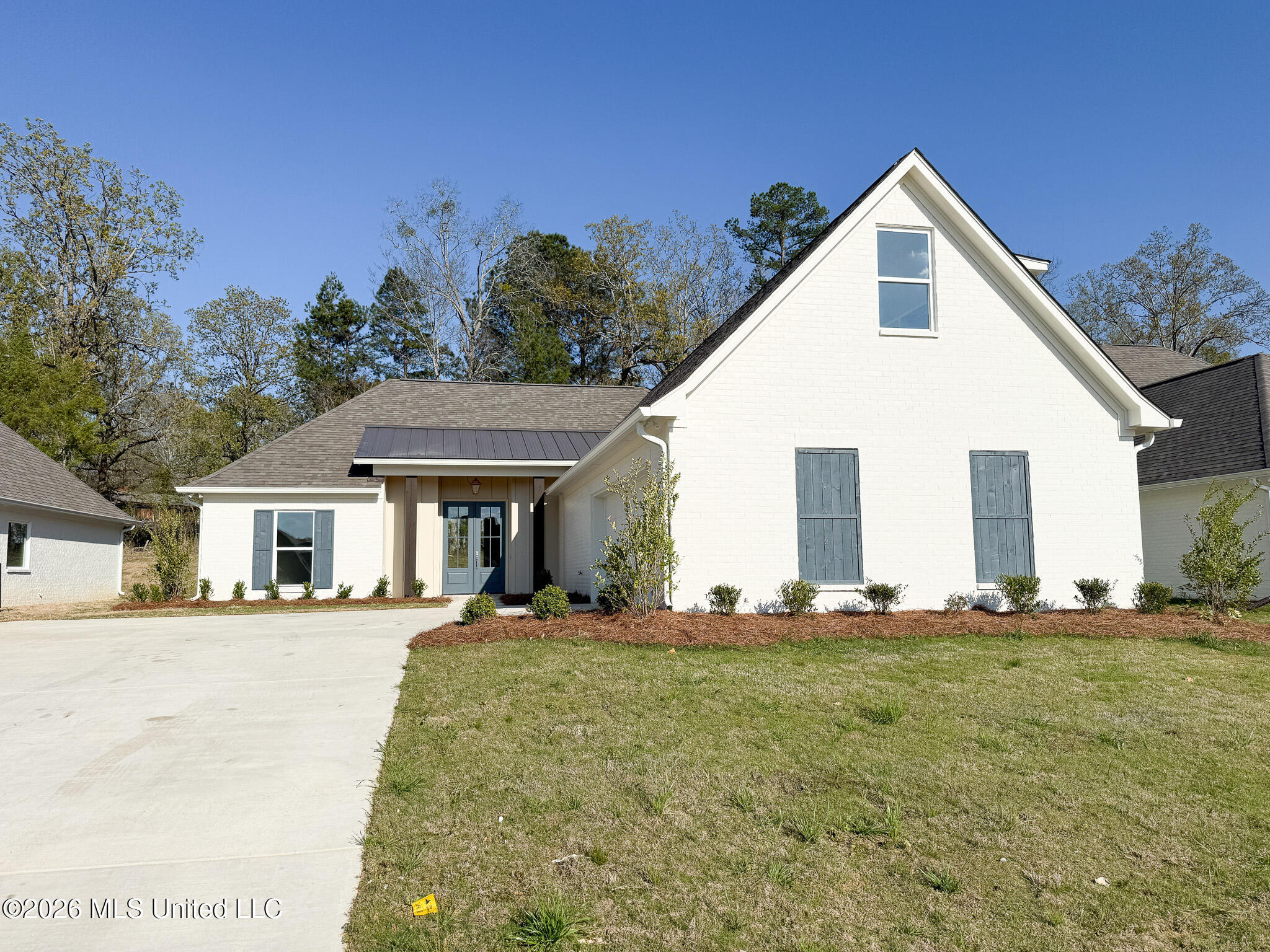 348 Oakville Circle Property Photo 2