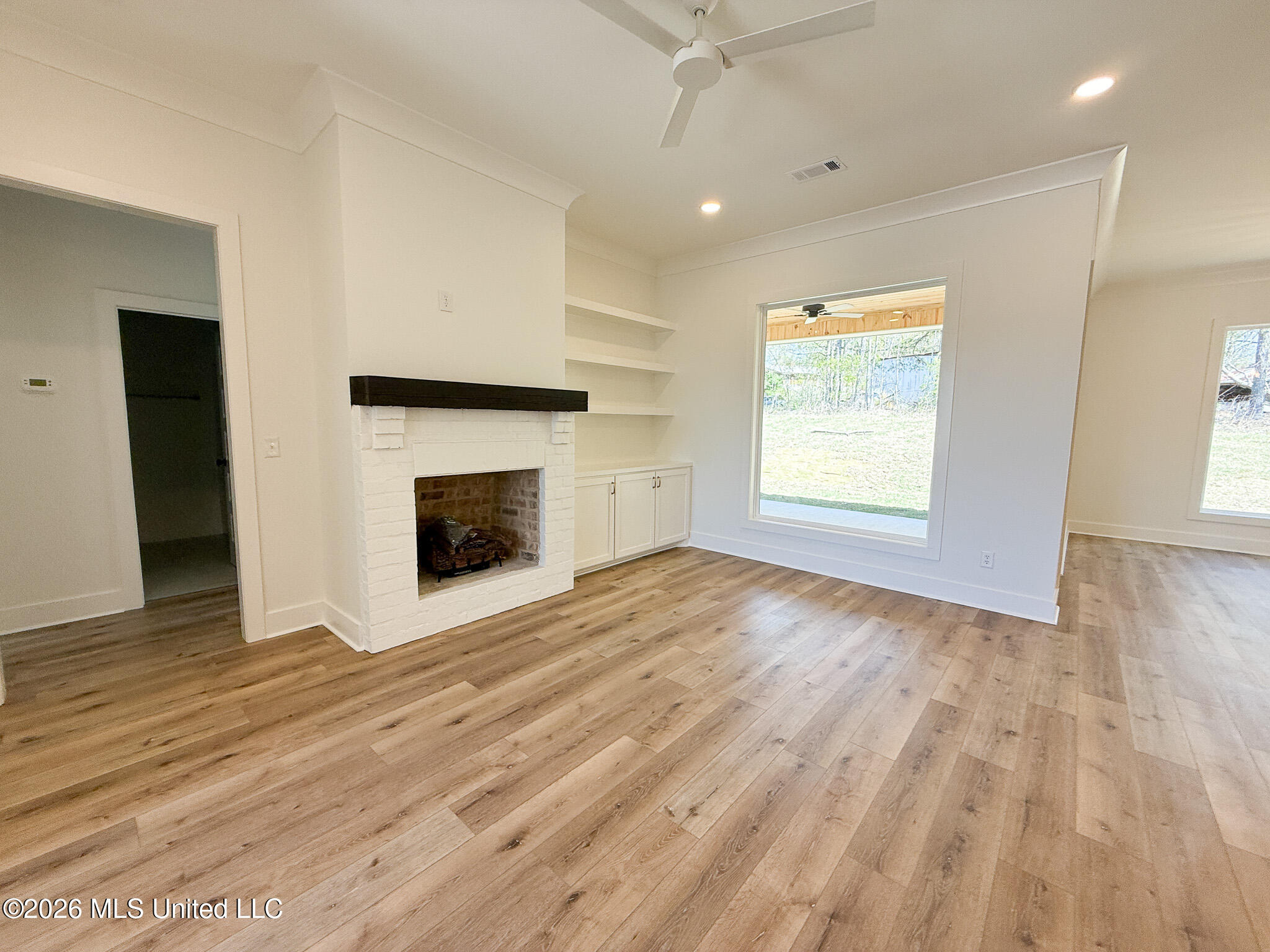 348 Oakville Circle Property Photo 4