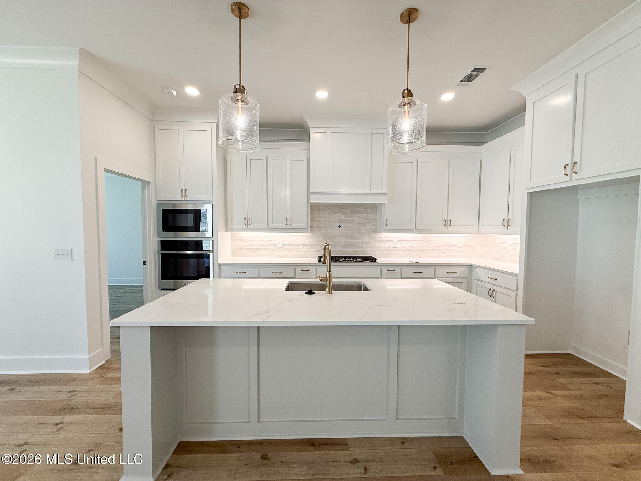 348 Oakville Circle Property Photo 6