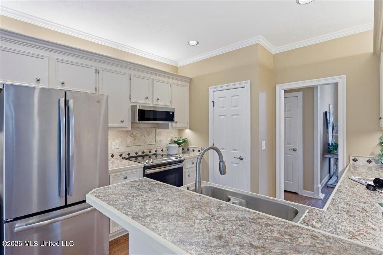 827 Annandale Road Property Photo 16