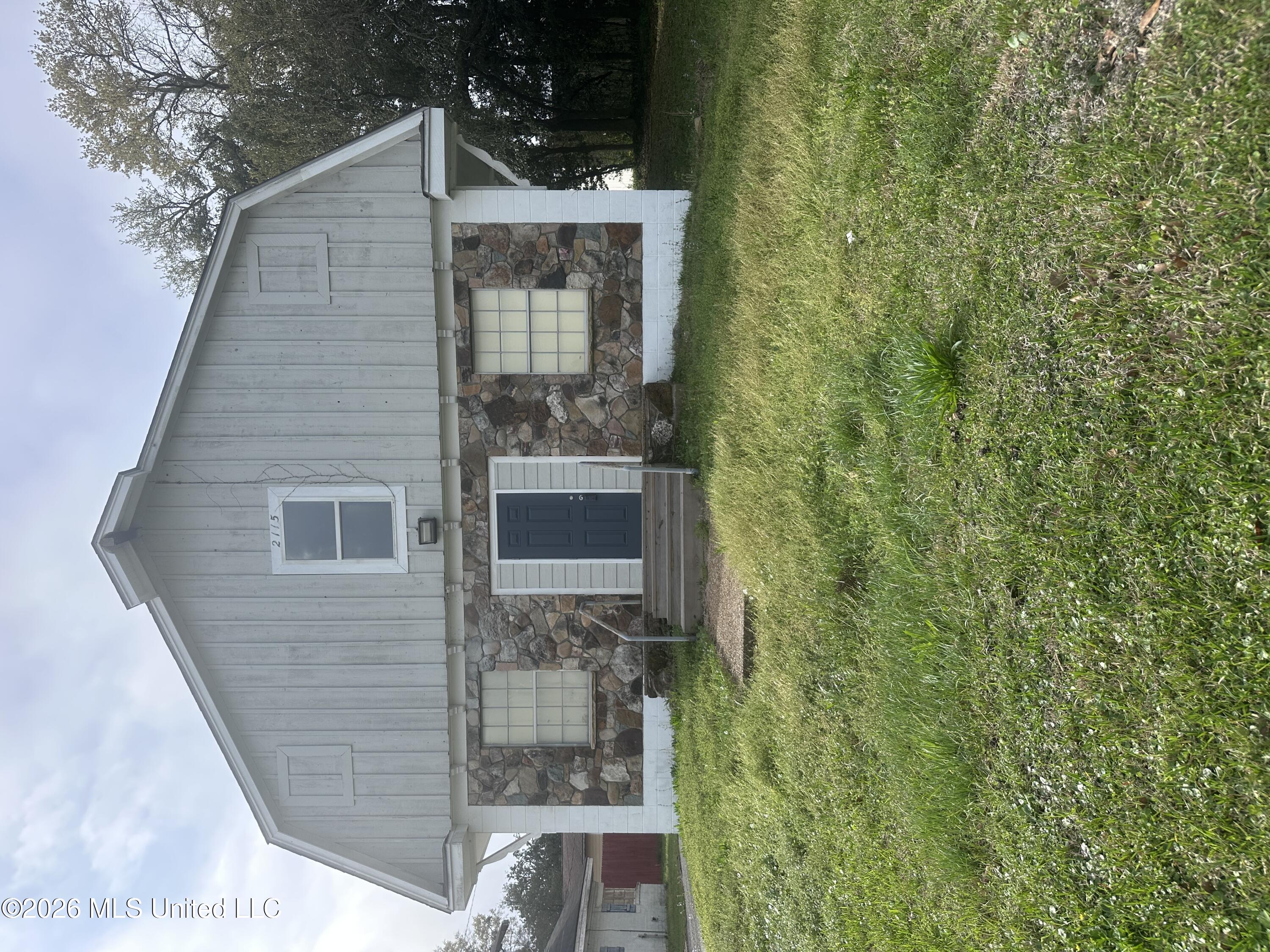 2526 22nd Avenue Property Photo 2