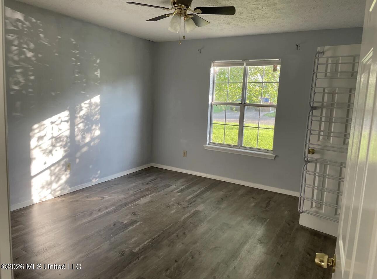 5543 Tiki Lane Property Photo 10