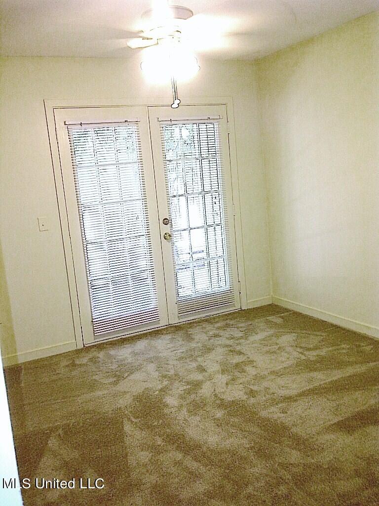 836 Riverview Drive Property Photo 2