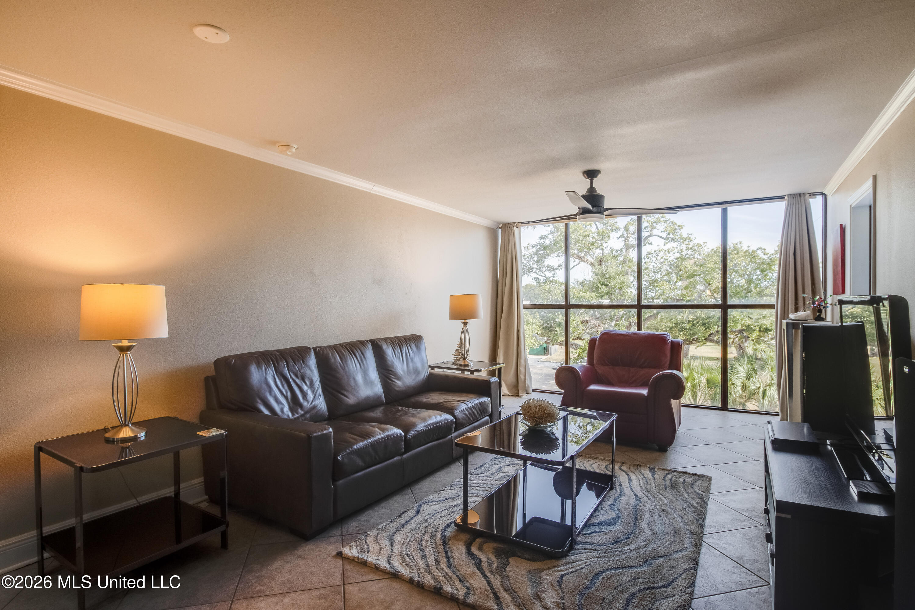 2046 Beach Boulevard Property Photo 6