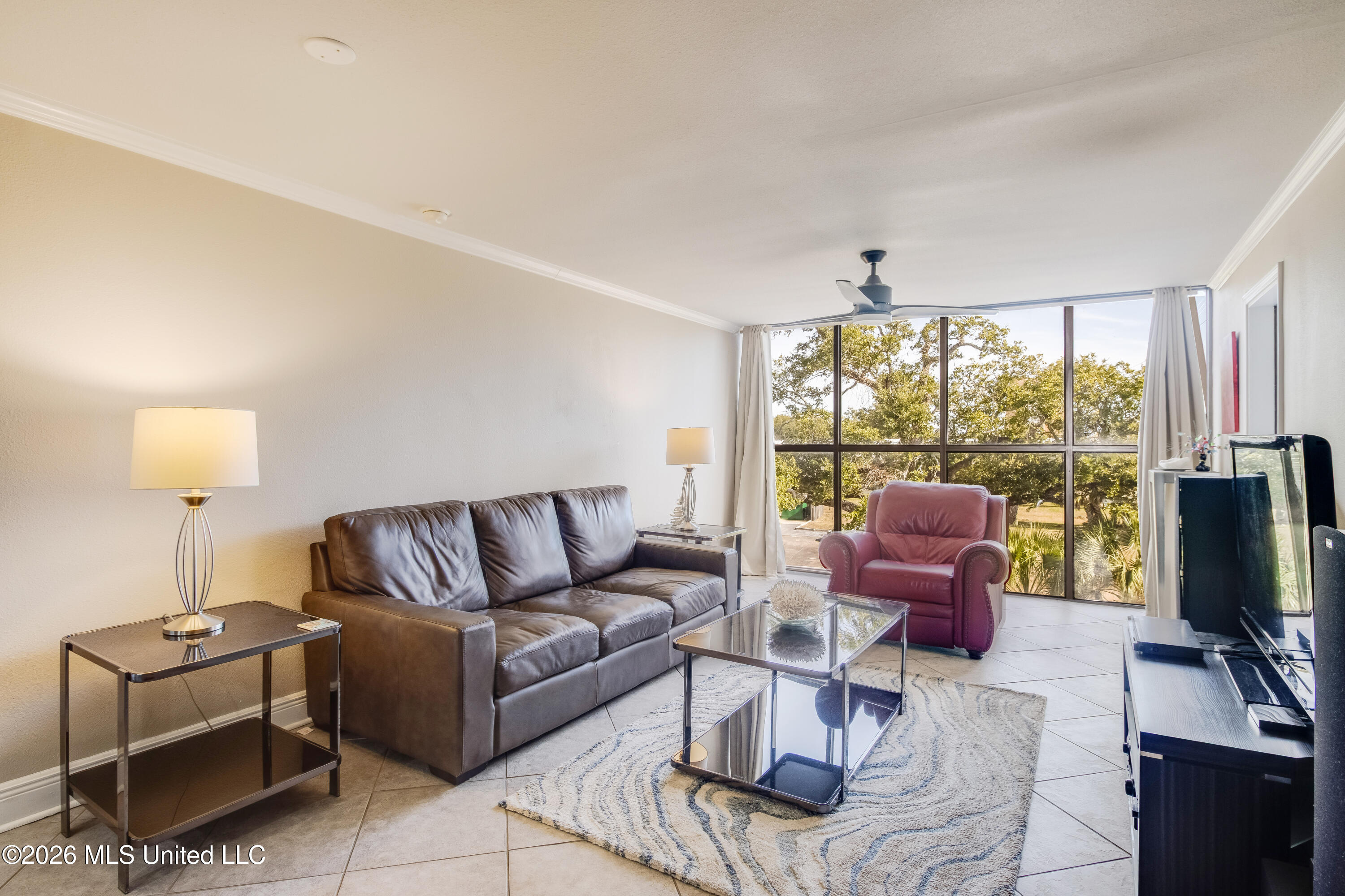 2046 Beach Boulevard Property Photo 7